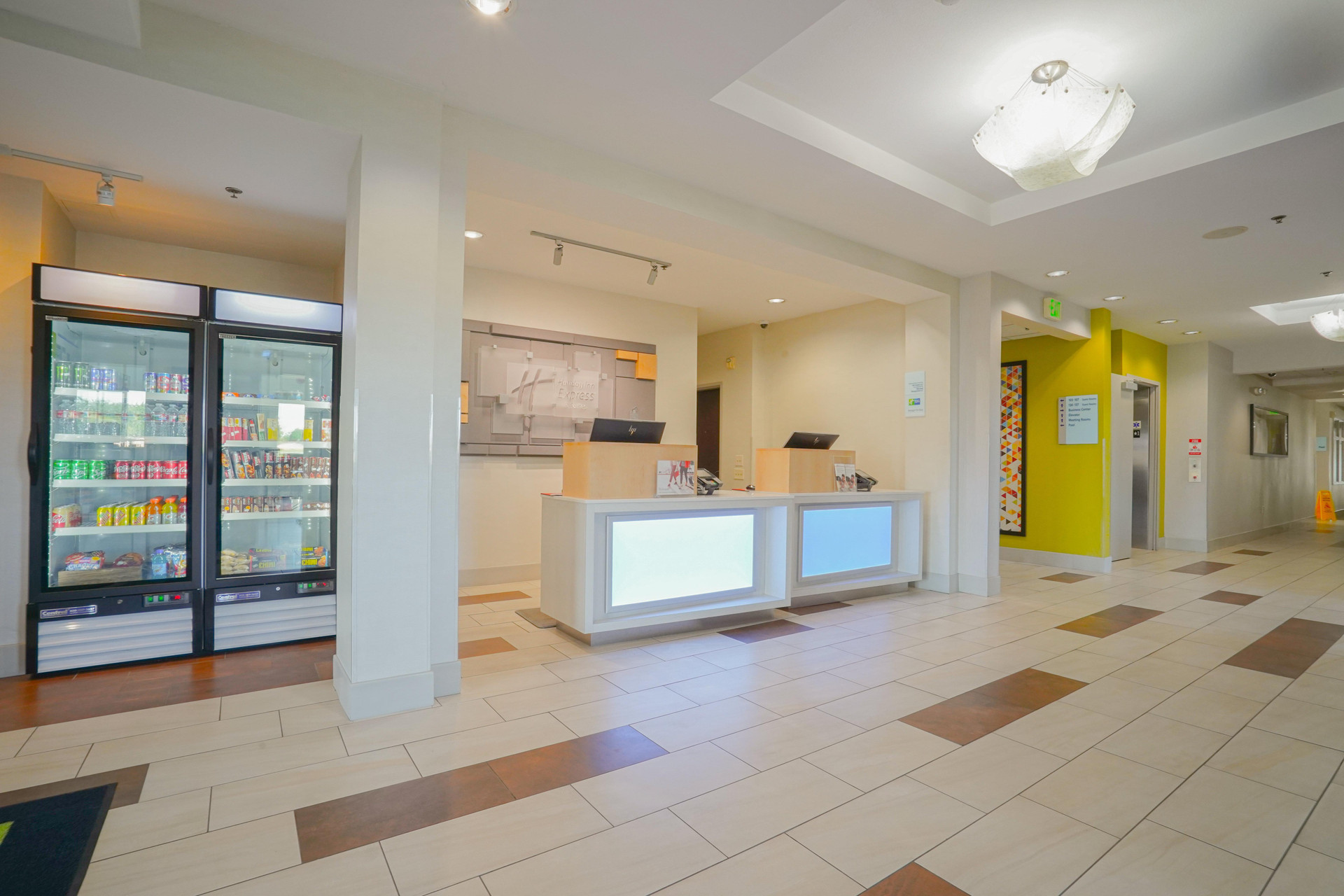 Vista Lobby Holiday Inn Express & Suites Ontario by IHG