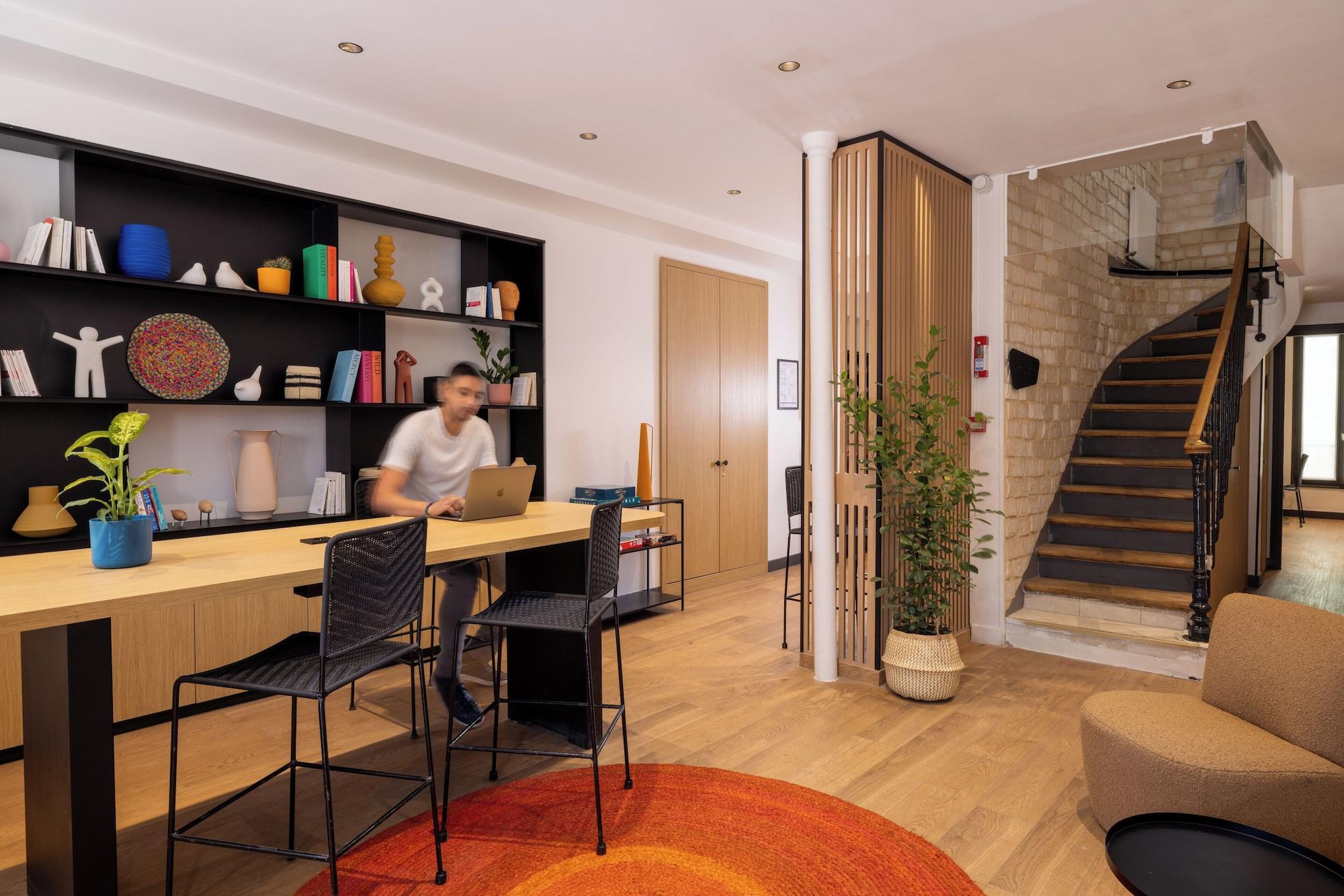 Vista Lobby Korner Montmartre