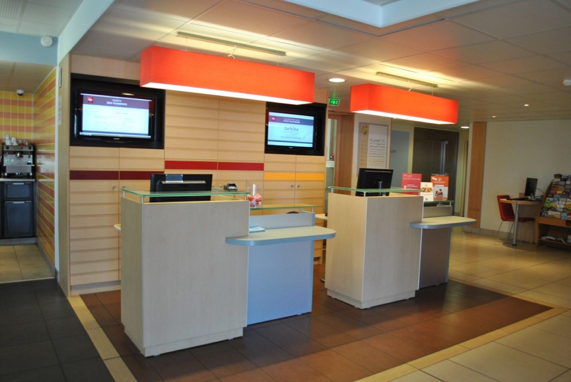 Vista Lobby ibis Loriol Le Pouzin