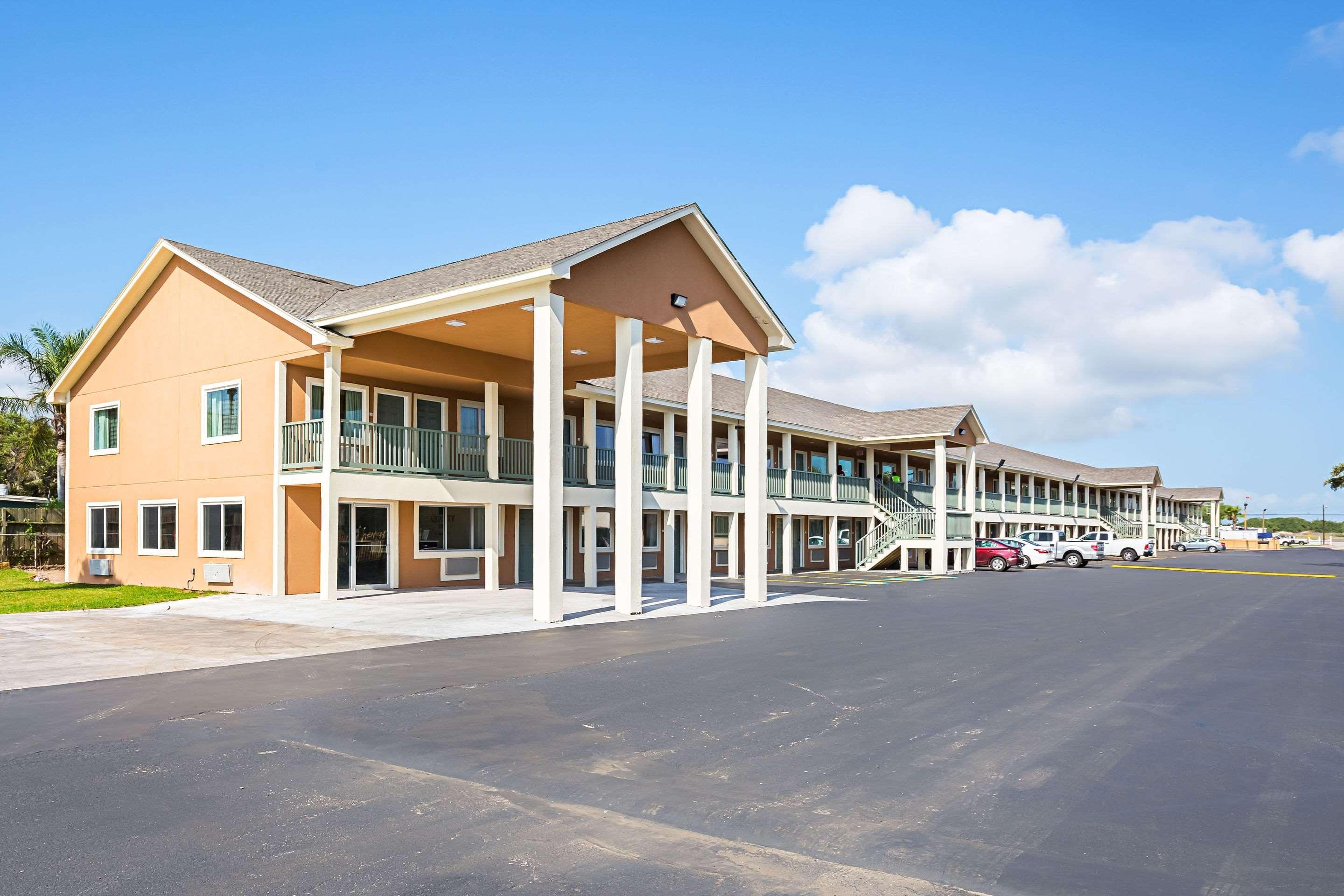 Vista Exterior Quality Inn Rockport On Aransas Bay