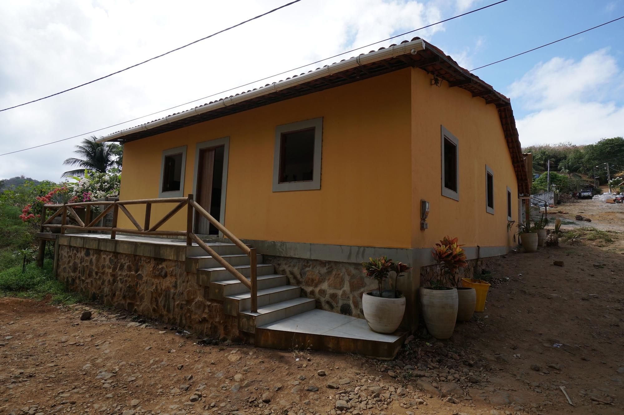 Vista Exterior Casa Amarela