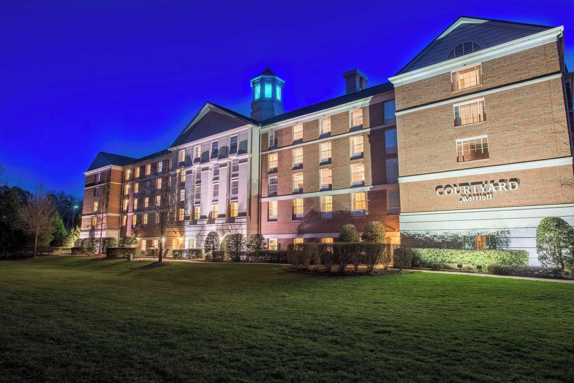 Vista Exterior Courtyard by Marriott Chapel Hill