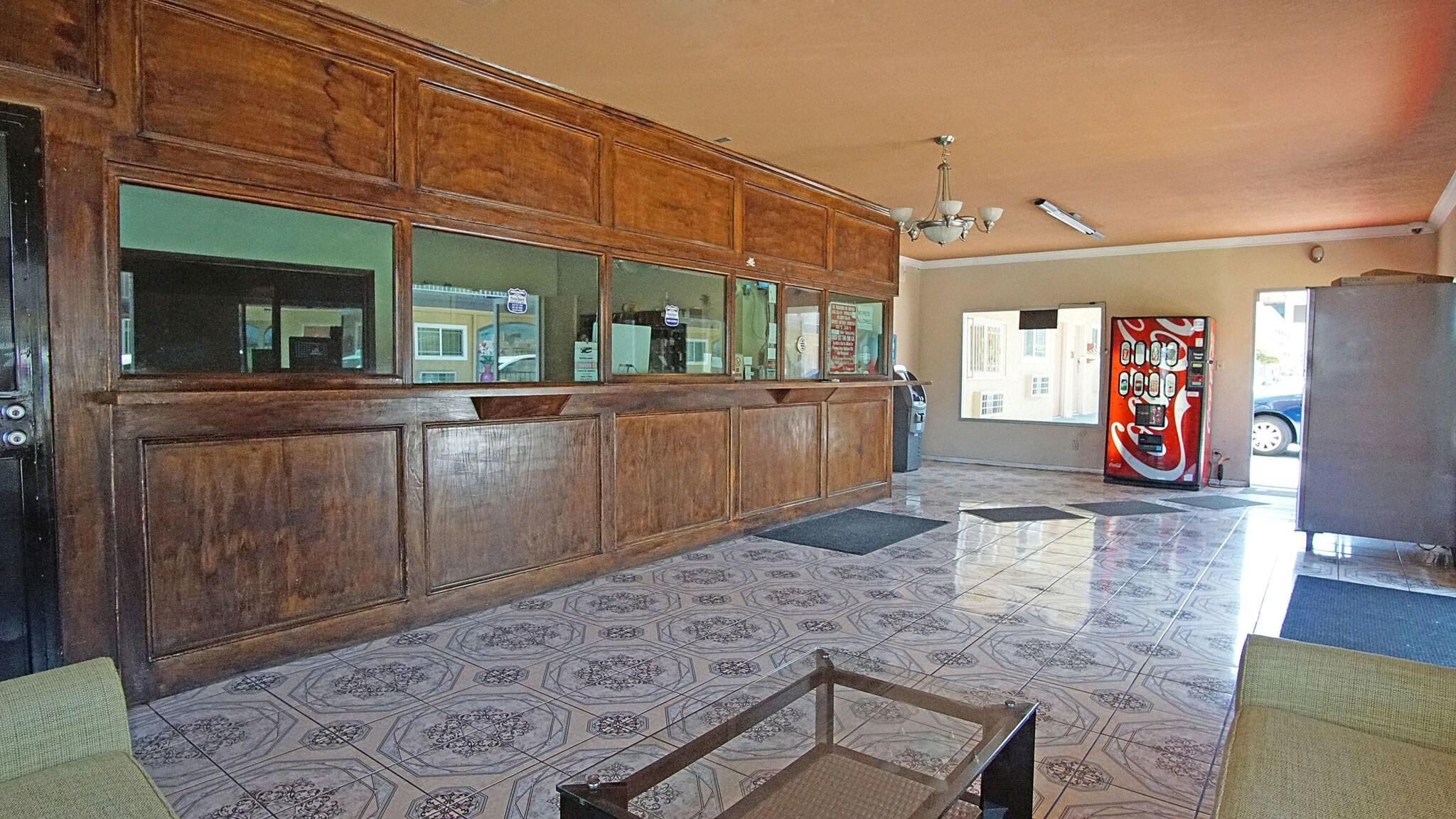 Vista Lobby Los Angeles Inn & Suites - LAX