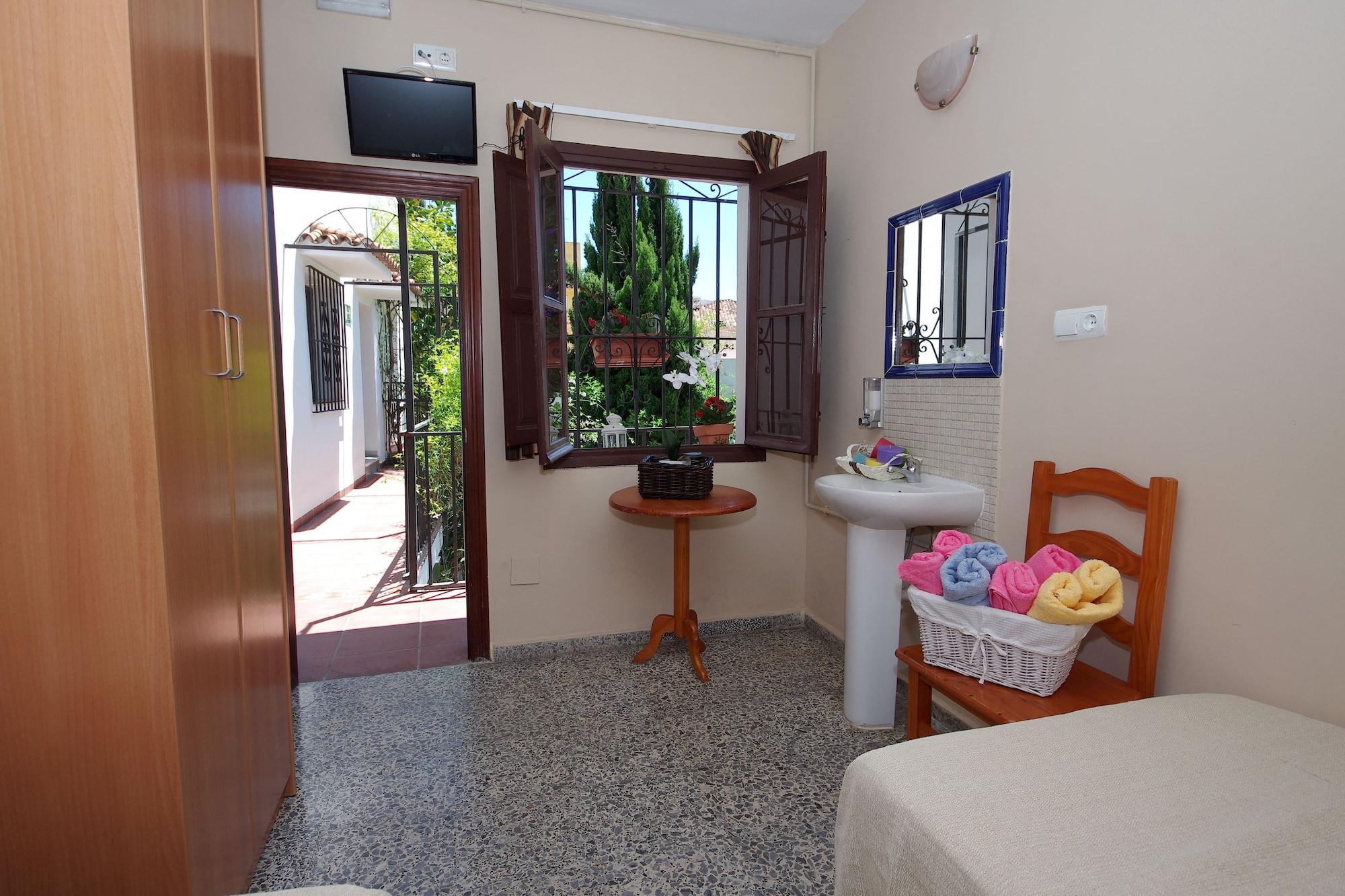 Equipamiento de Habitación Pension Aduar