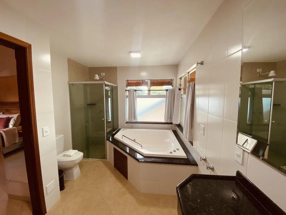 Baño Davilas Inn