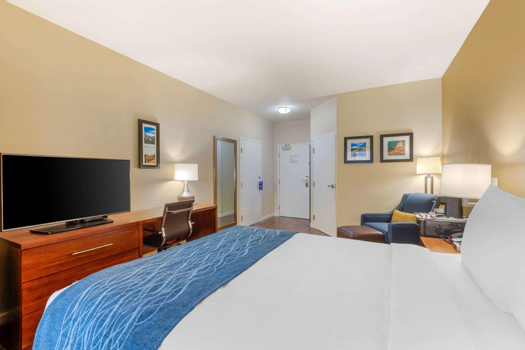 Habitación Comfort Inn & Suites near Ontario Airport