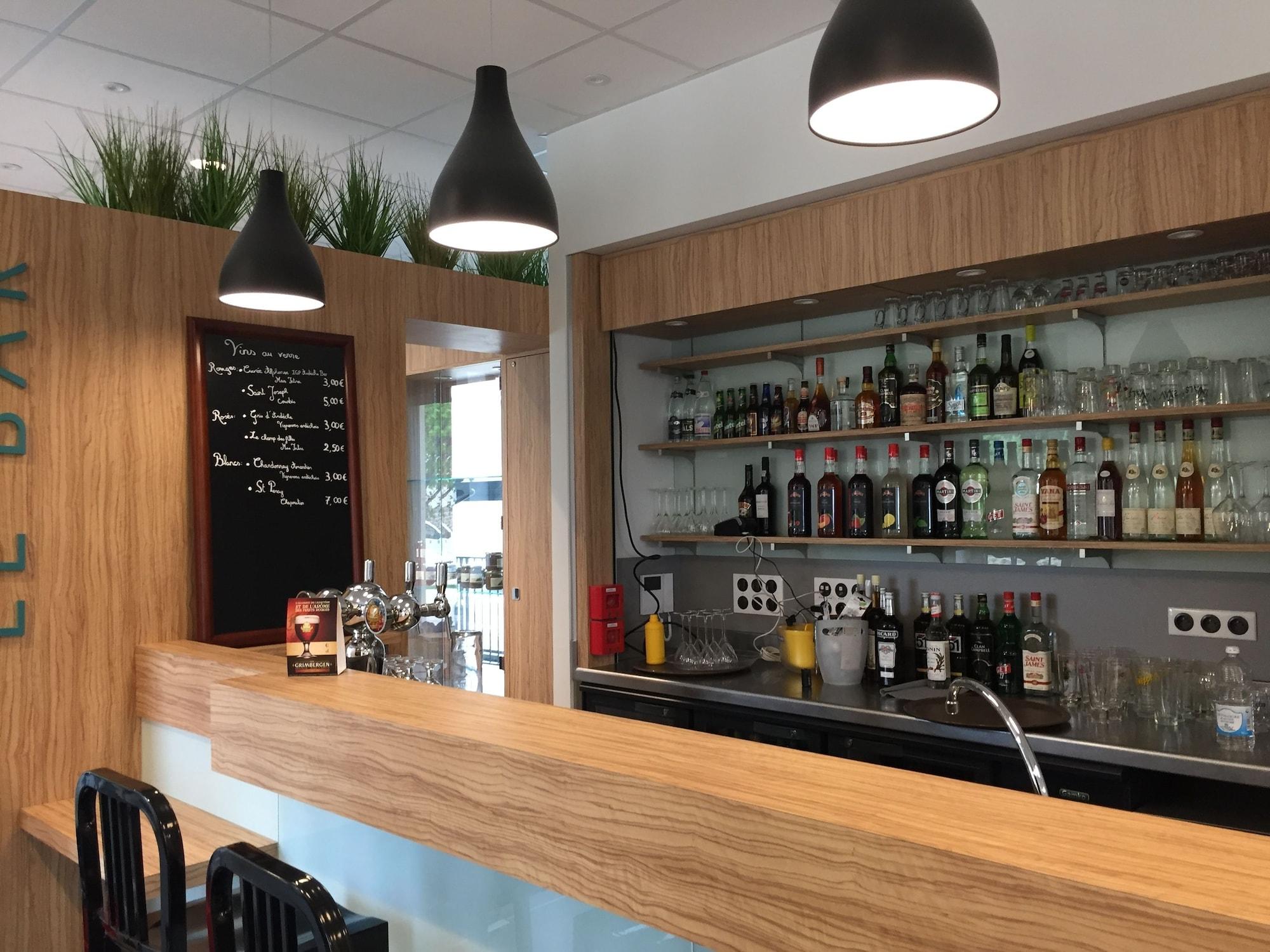 Bar/Salón Le Félicien