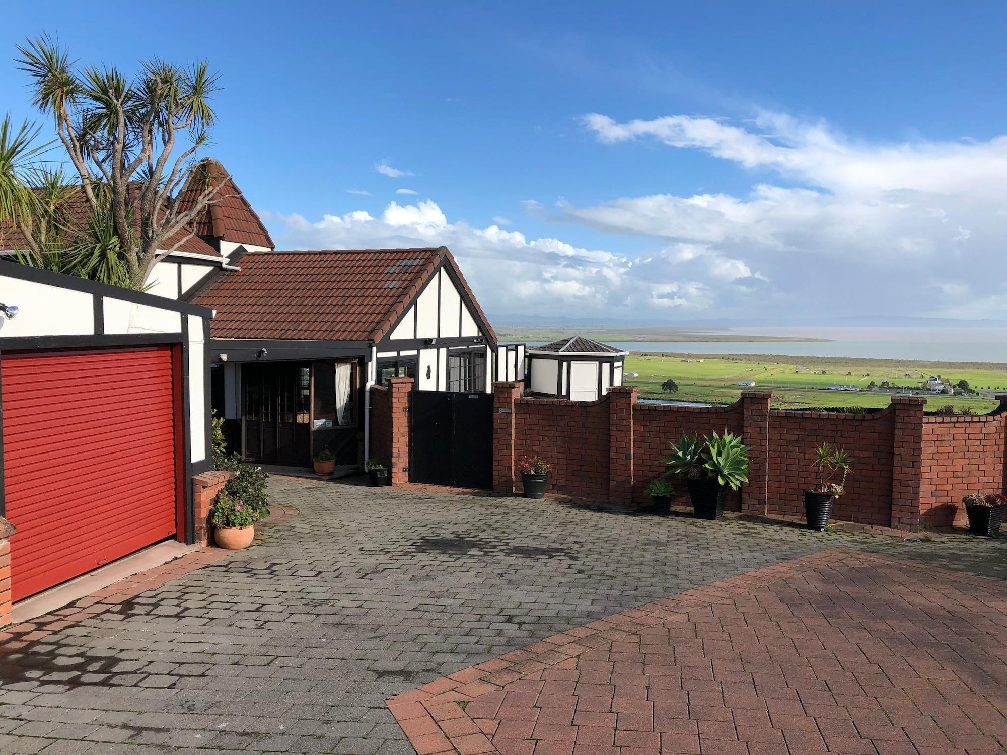 Vista Exterior Chartr Manor Bed  Breakfast