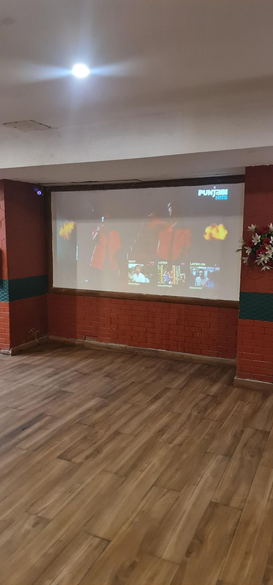 Bar/Salón Hotel The Taksonz