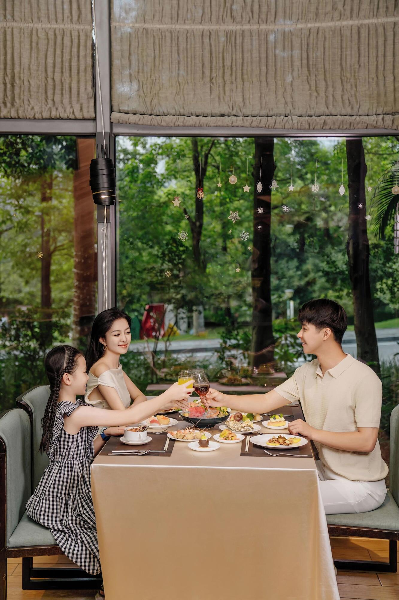 Restaurant DoubleTree by Hilton Guangzhou Science City-Free Shuttle Bus Service During Canton Fair Period
