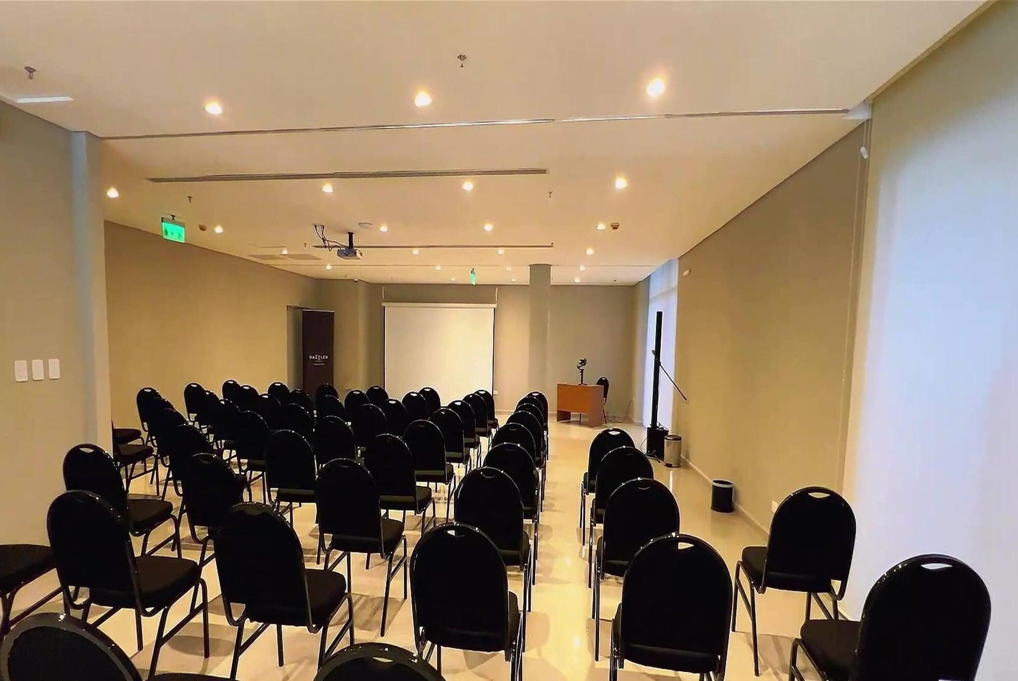 Sala de Reuniones Dazzler by Wyndham Ciudad del Este
