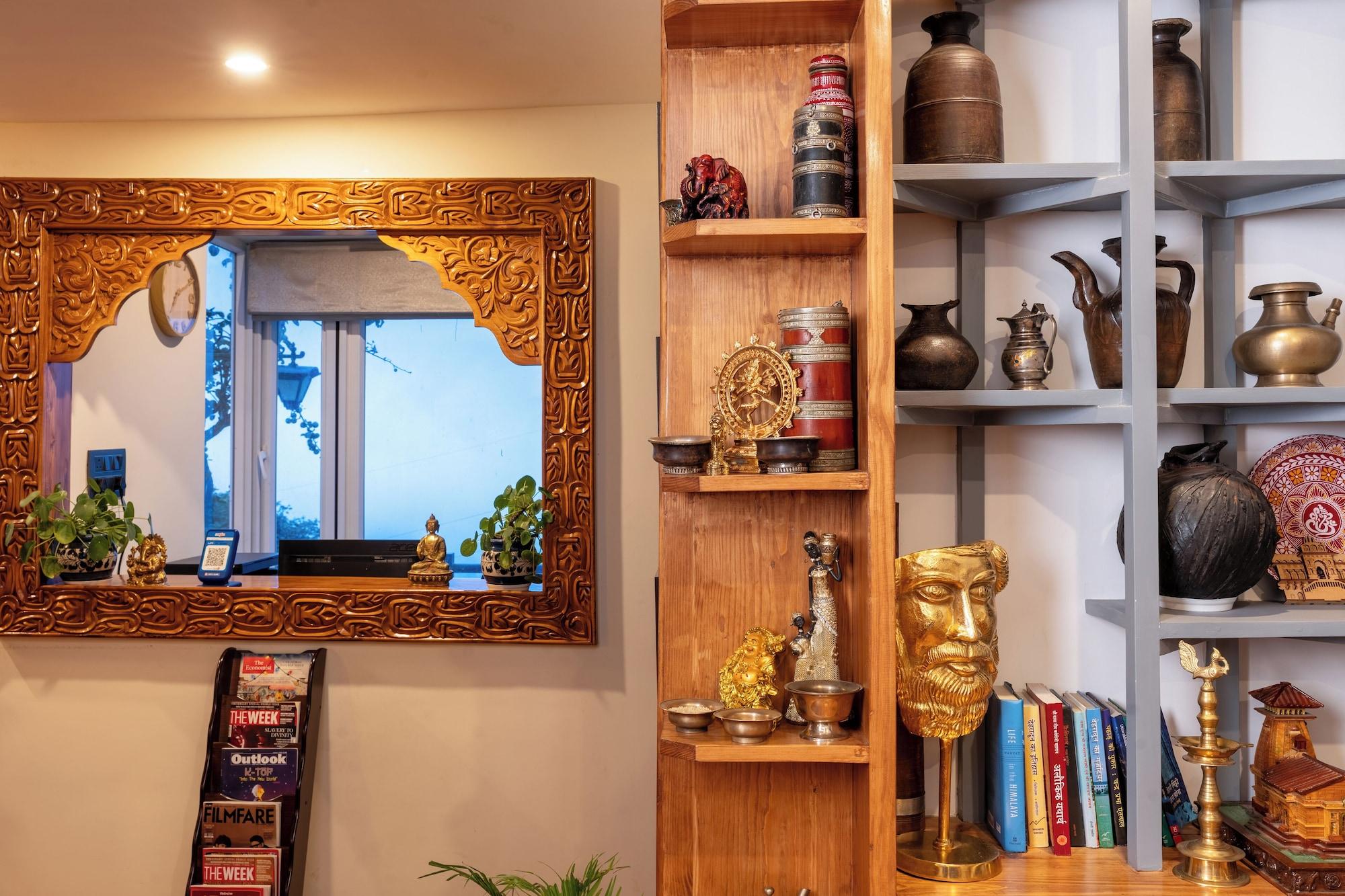 Vista Lobby Yecha House - Mountain & Lake View Retreat, Bhimtal