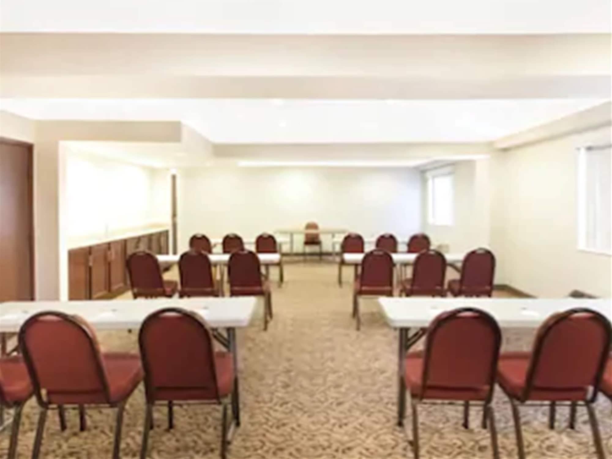 Sala de Reuniones Wingate by Wyndham Detroit Metro Airport
