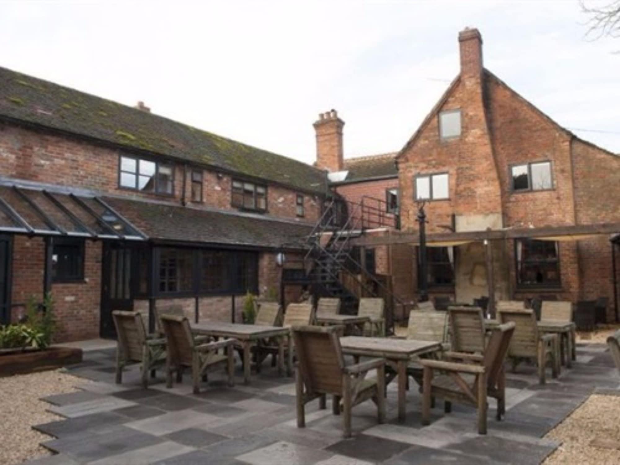 Varios Crown and Horns Inn