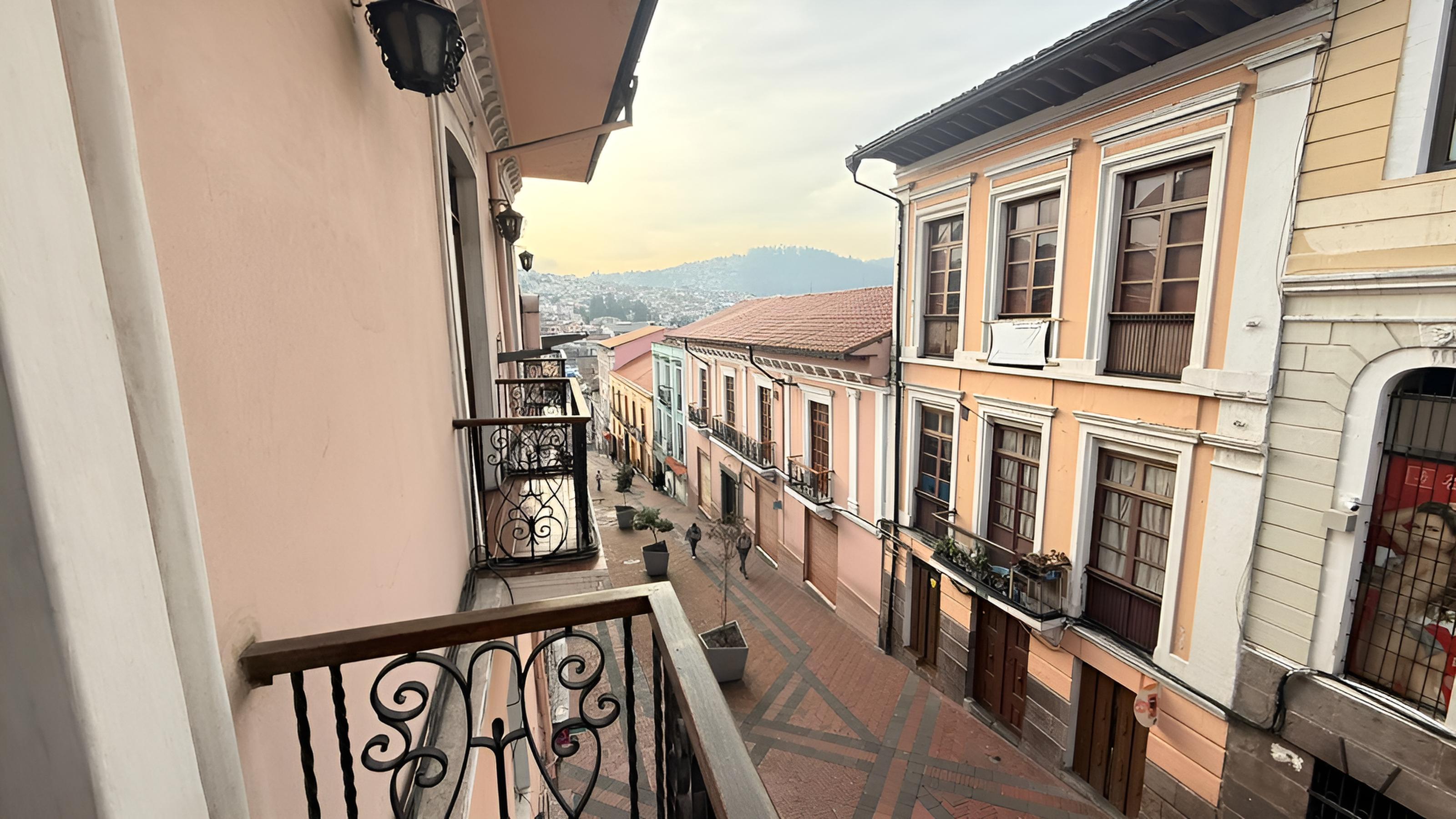 Varios Hostal Viena Internacional B&B