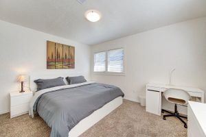 Alquiler Vacacional - King bed with Pool table, decked patio and, gym.