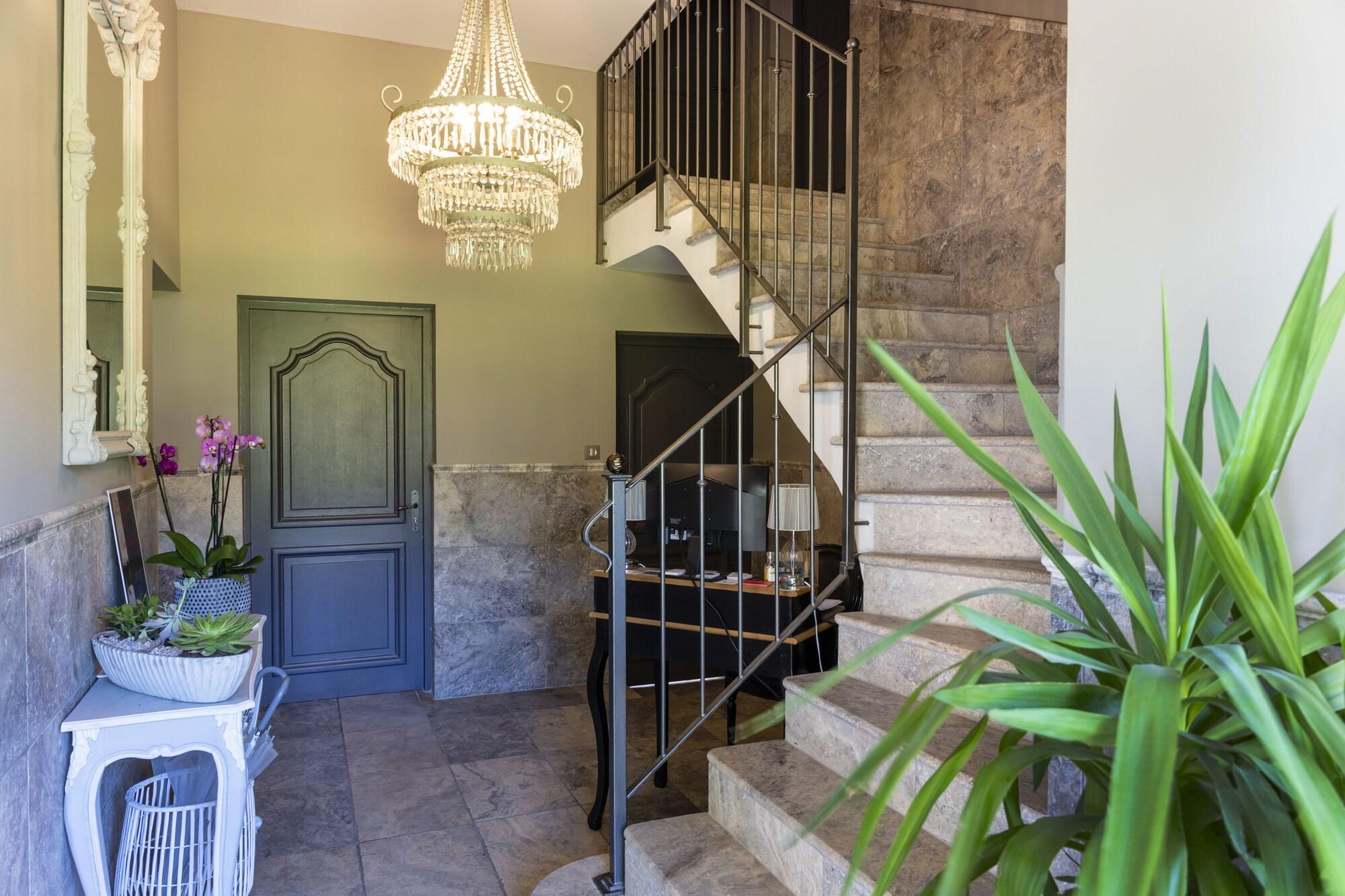 Vista Lobby Le Chateau des Cinq Cantons