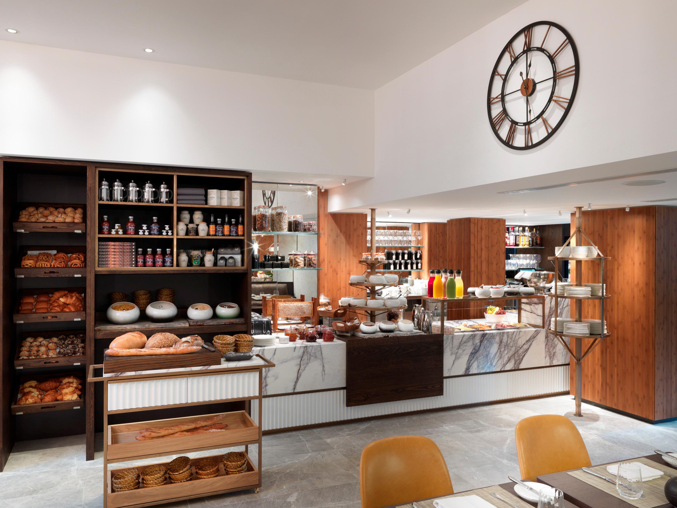 Restaurant The Athenaeum Hotel & Residences