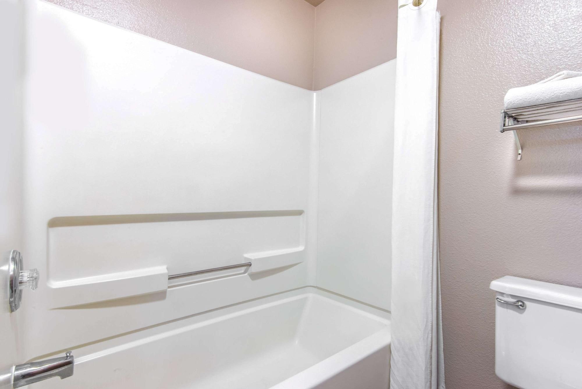 Equipamiento de Habitación Super 8 by Wyndham Buena Vista