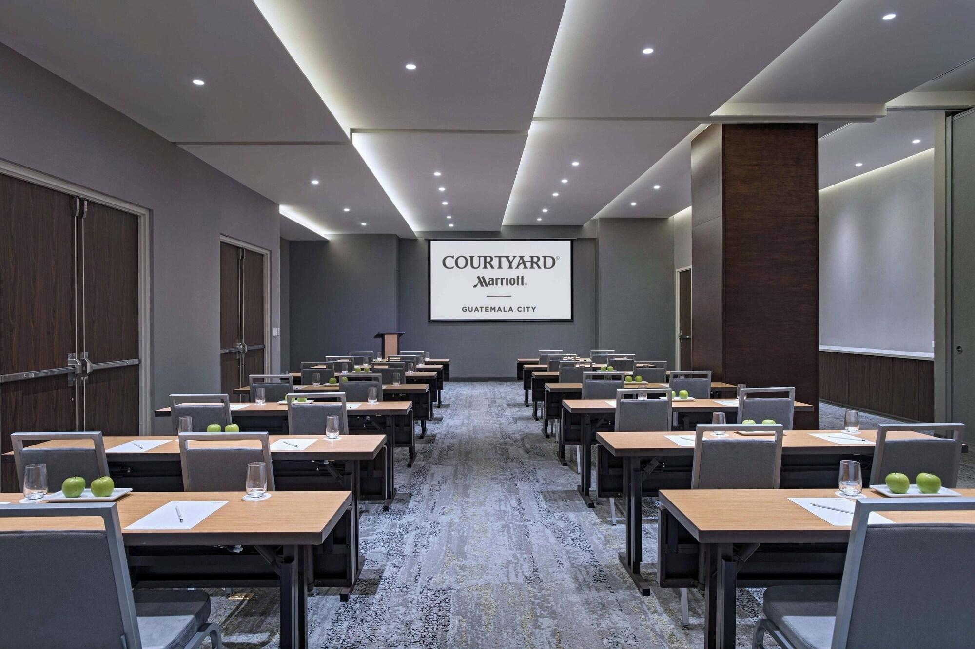 Sala de Reuniones Courtyard by Marriott Guatemala City