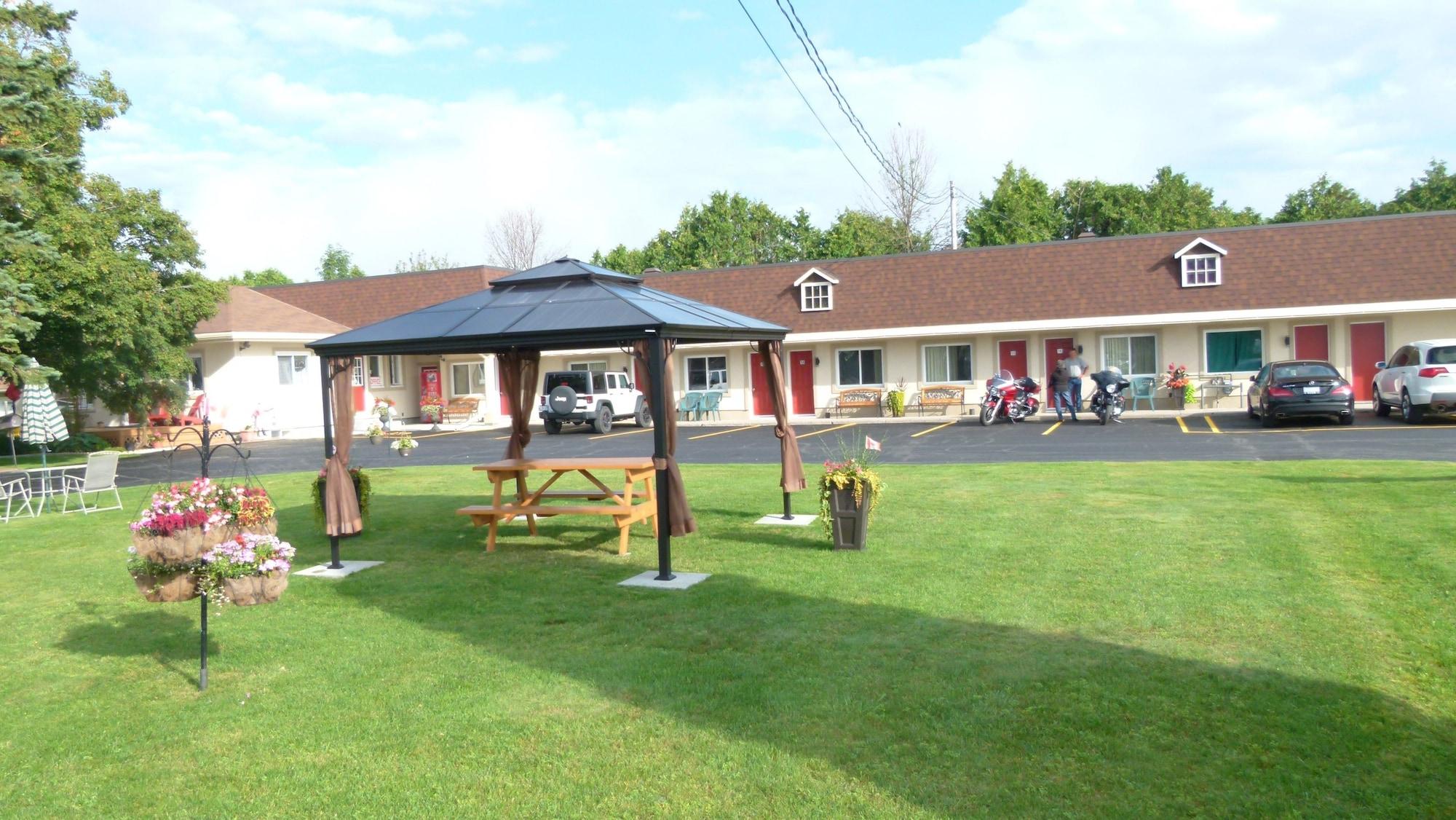 Varios Country Squire Motel