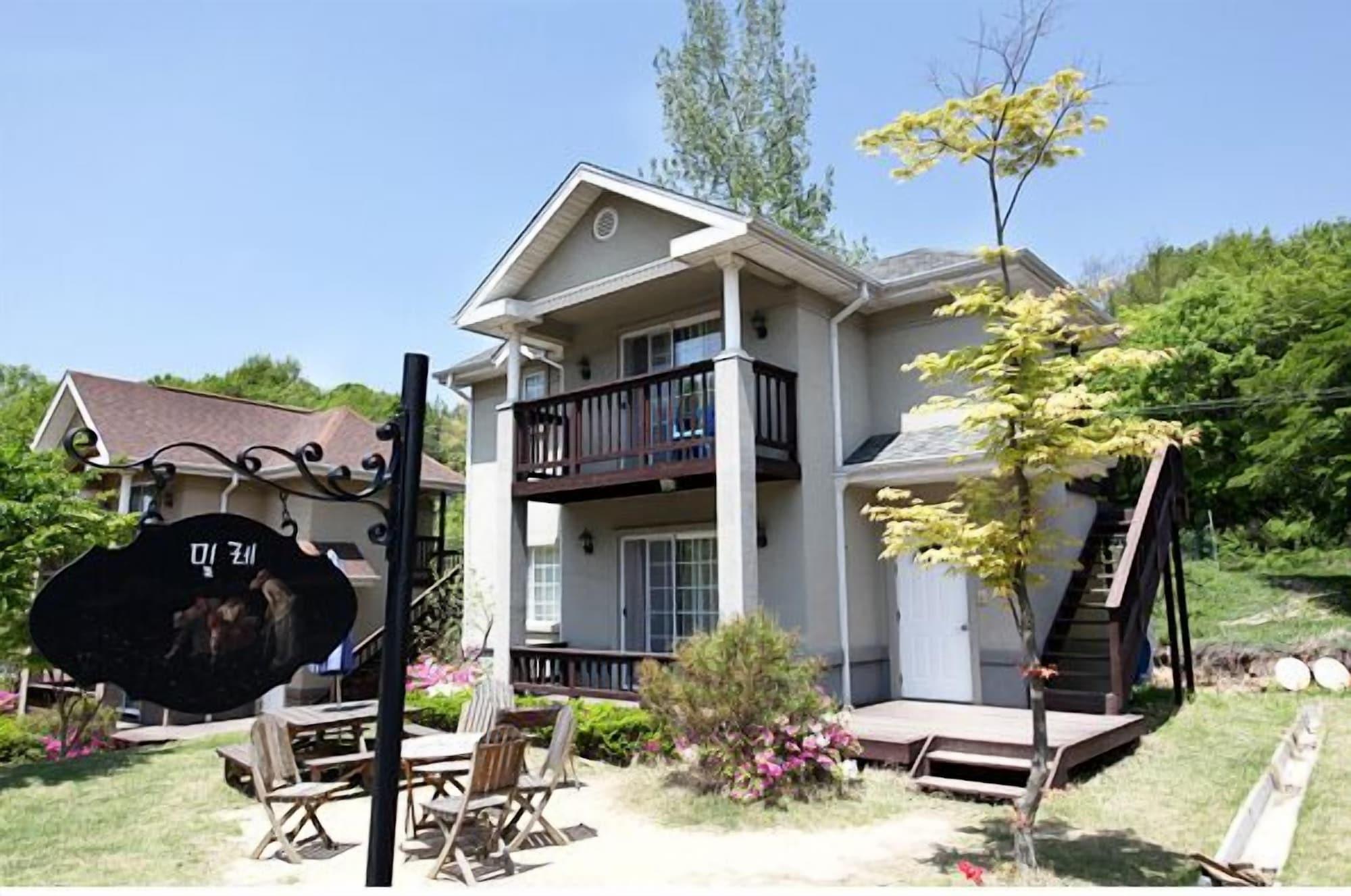 Varios Yongin Doongji Art Village Pension