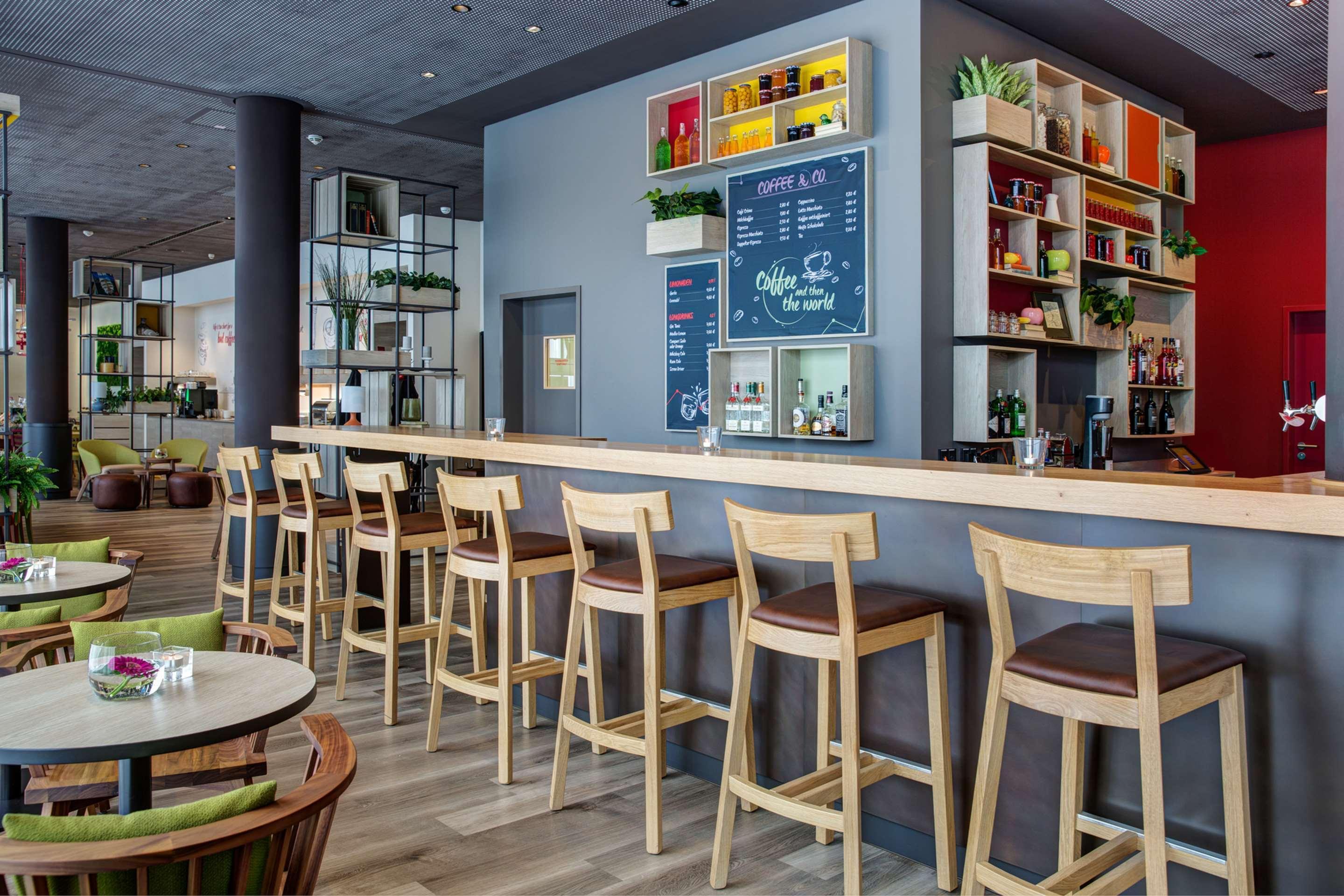 Bar/Salón IntercityHotel Duisburg