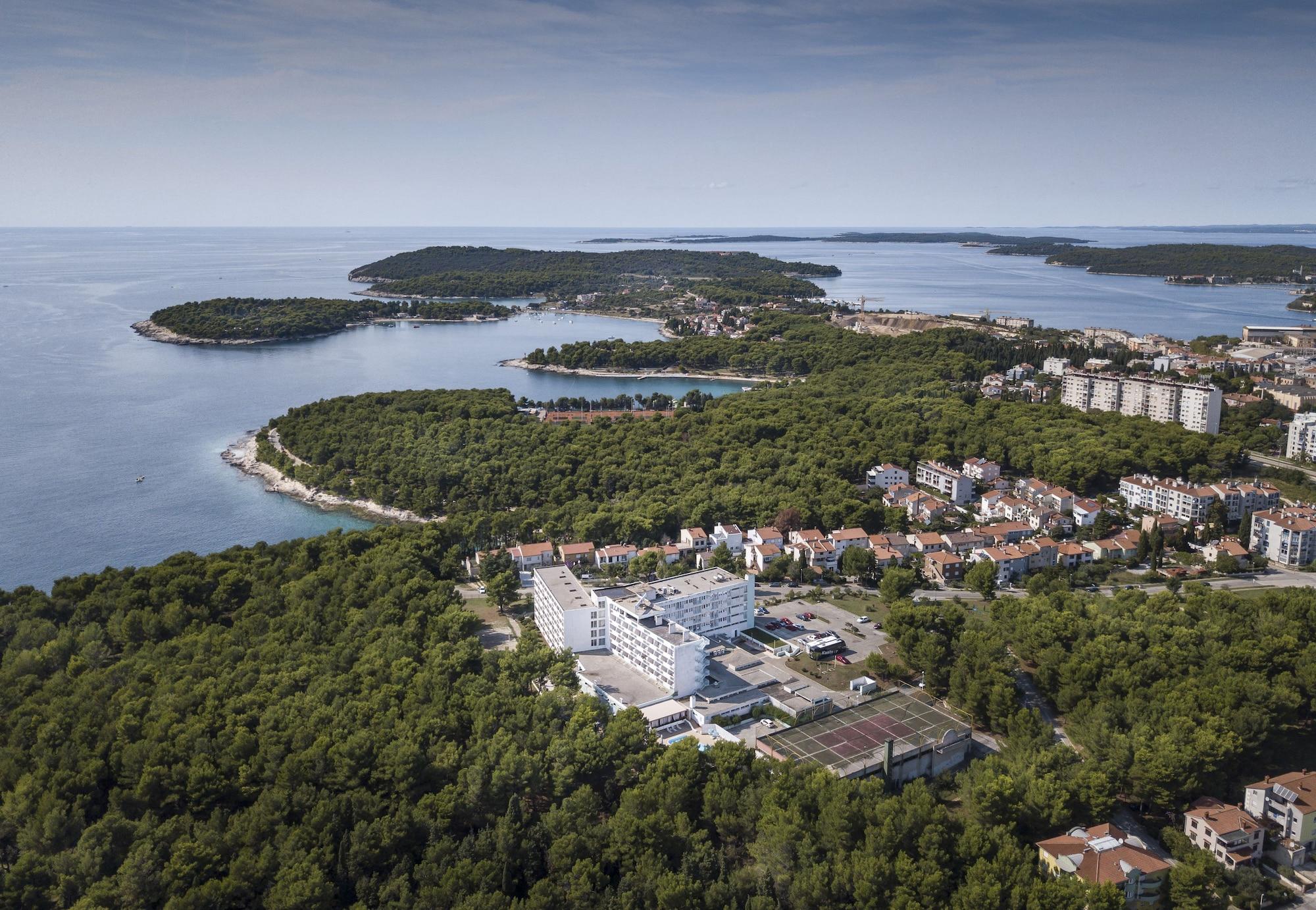 Vista Exterior Hotel Pula