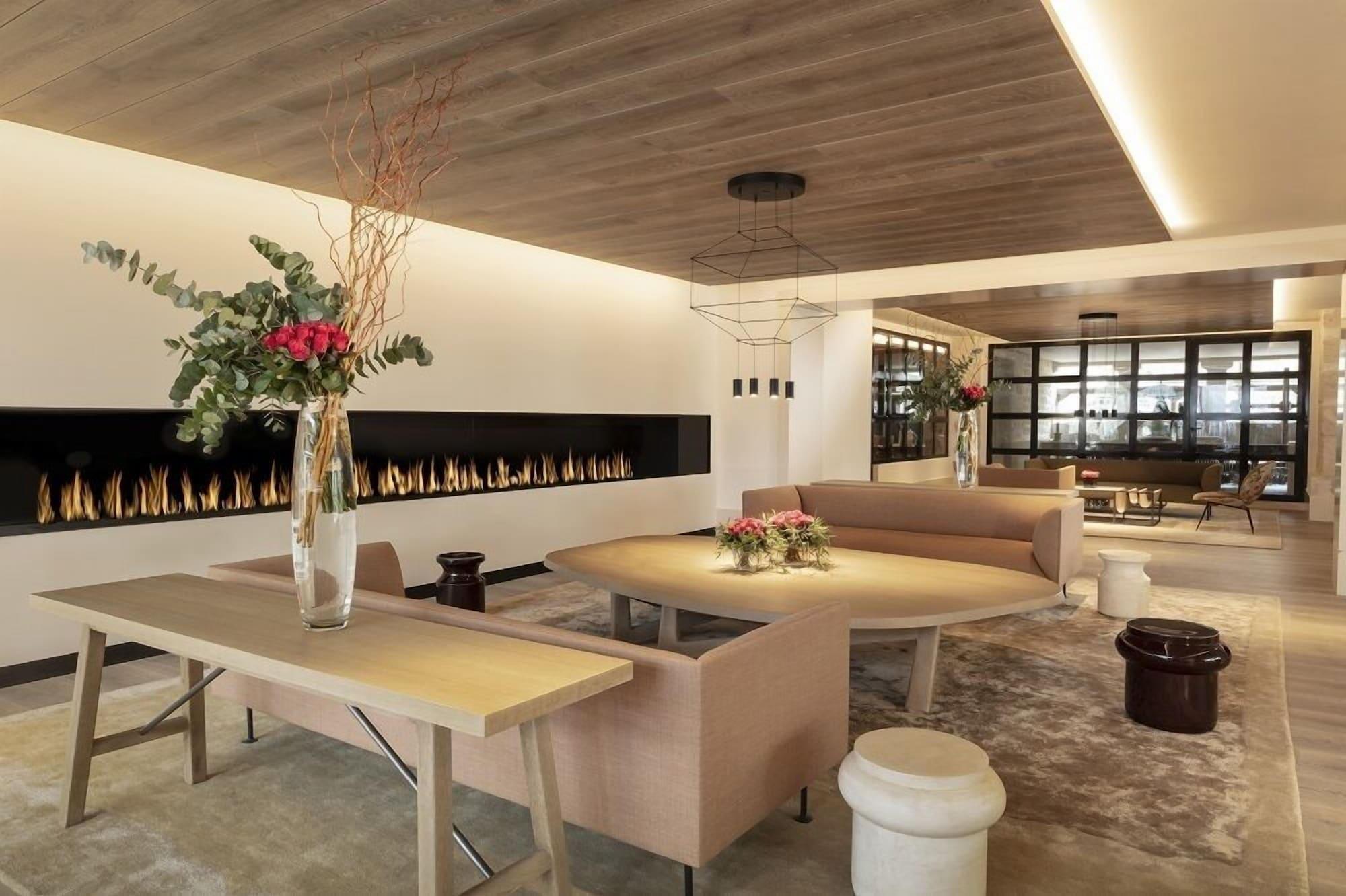 Vista Lobby Le Grand Pavillon Chantilly