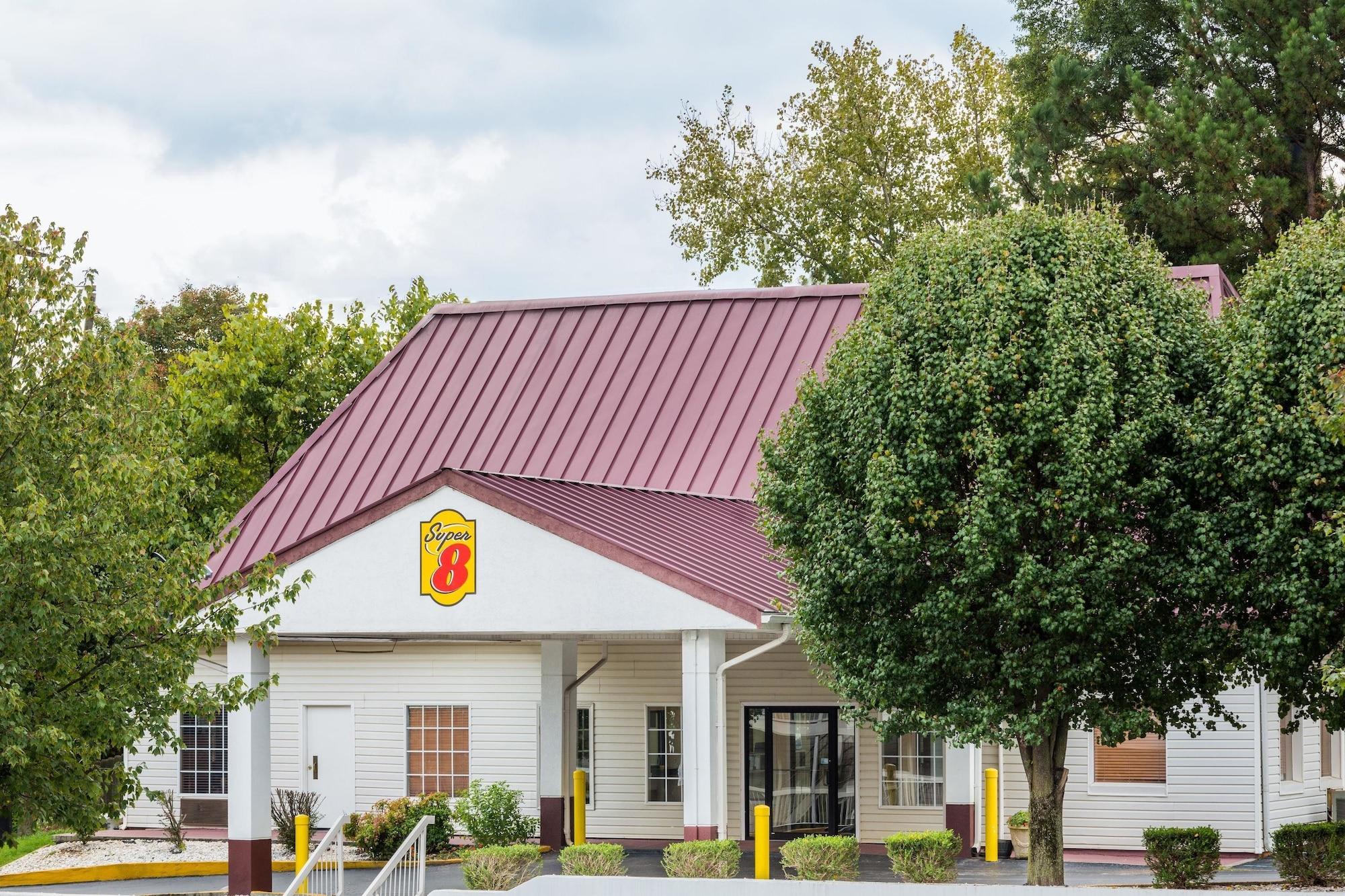 Vista Exterior Super 8 by Wyndham Atlanta Northeast GA