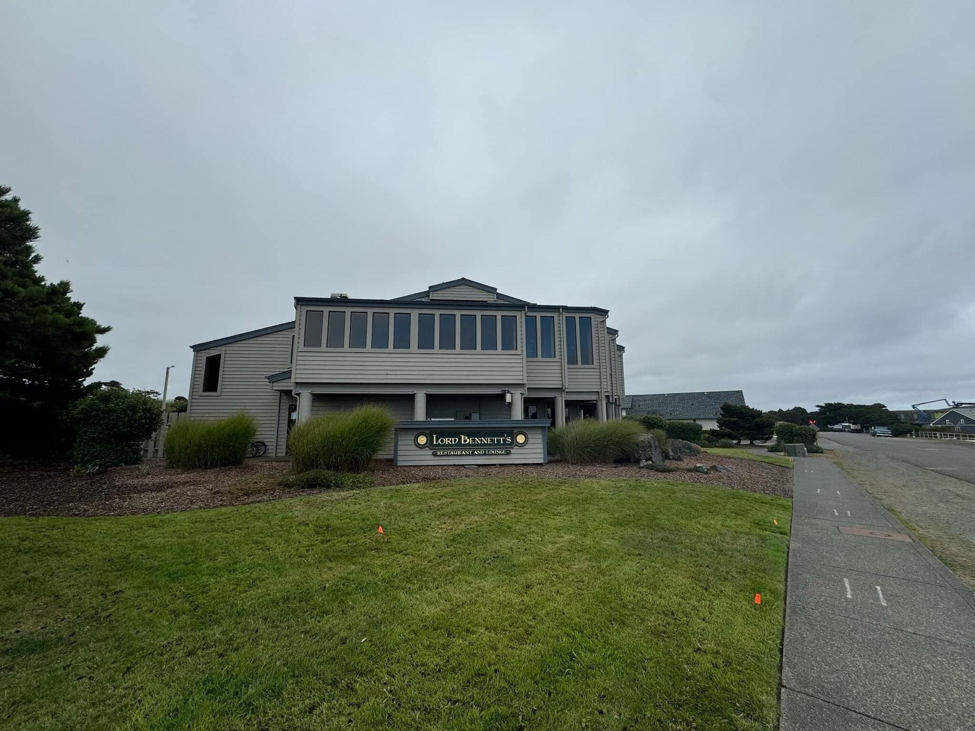 Restaurant Sunset Oceanfront Lodging