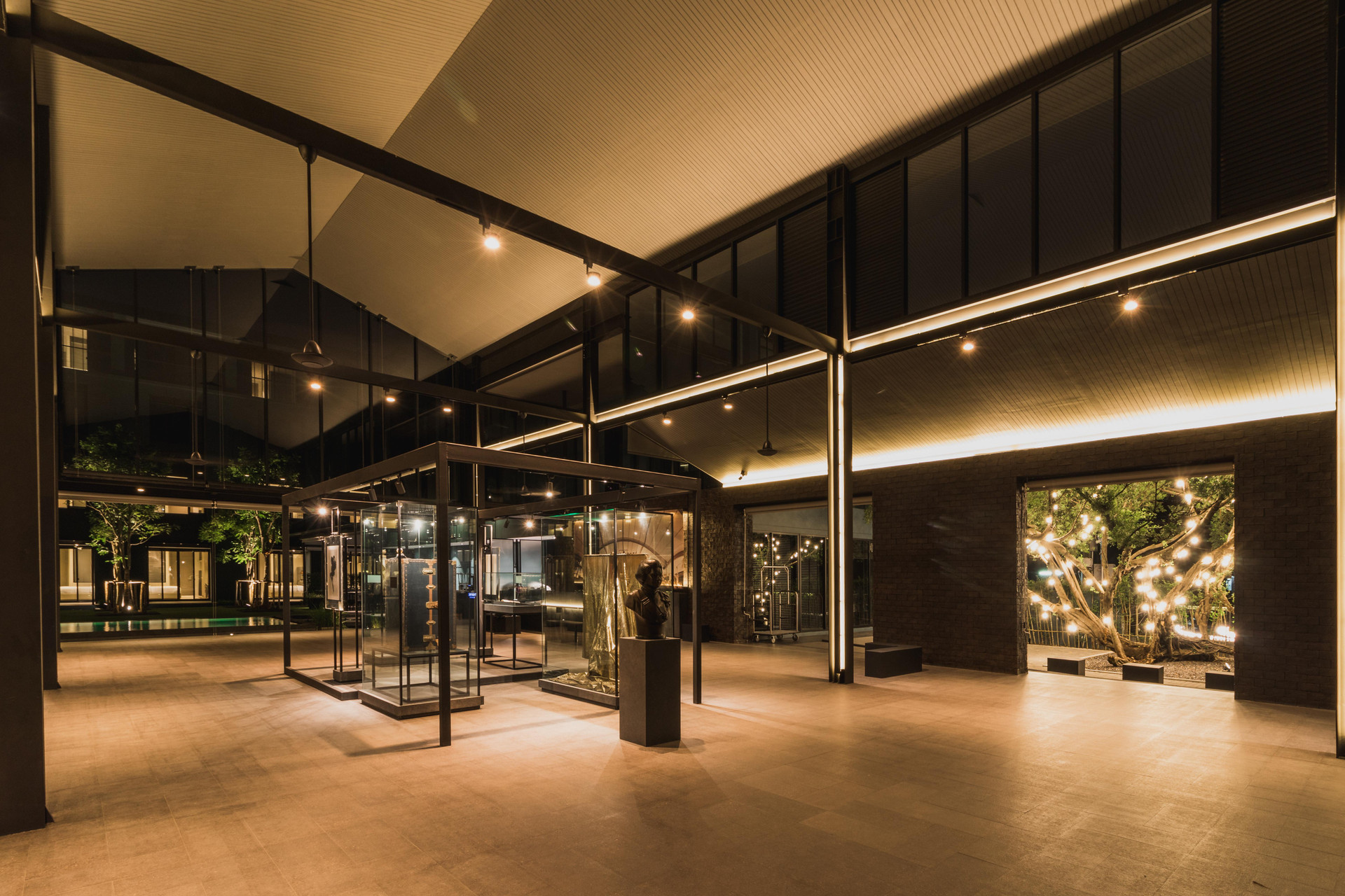 Vista Lobby Theatre Residence