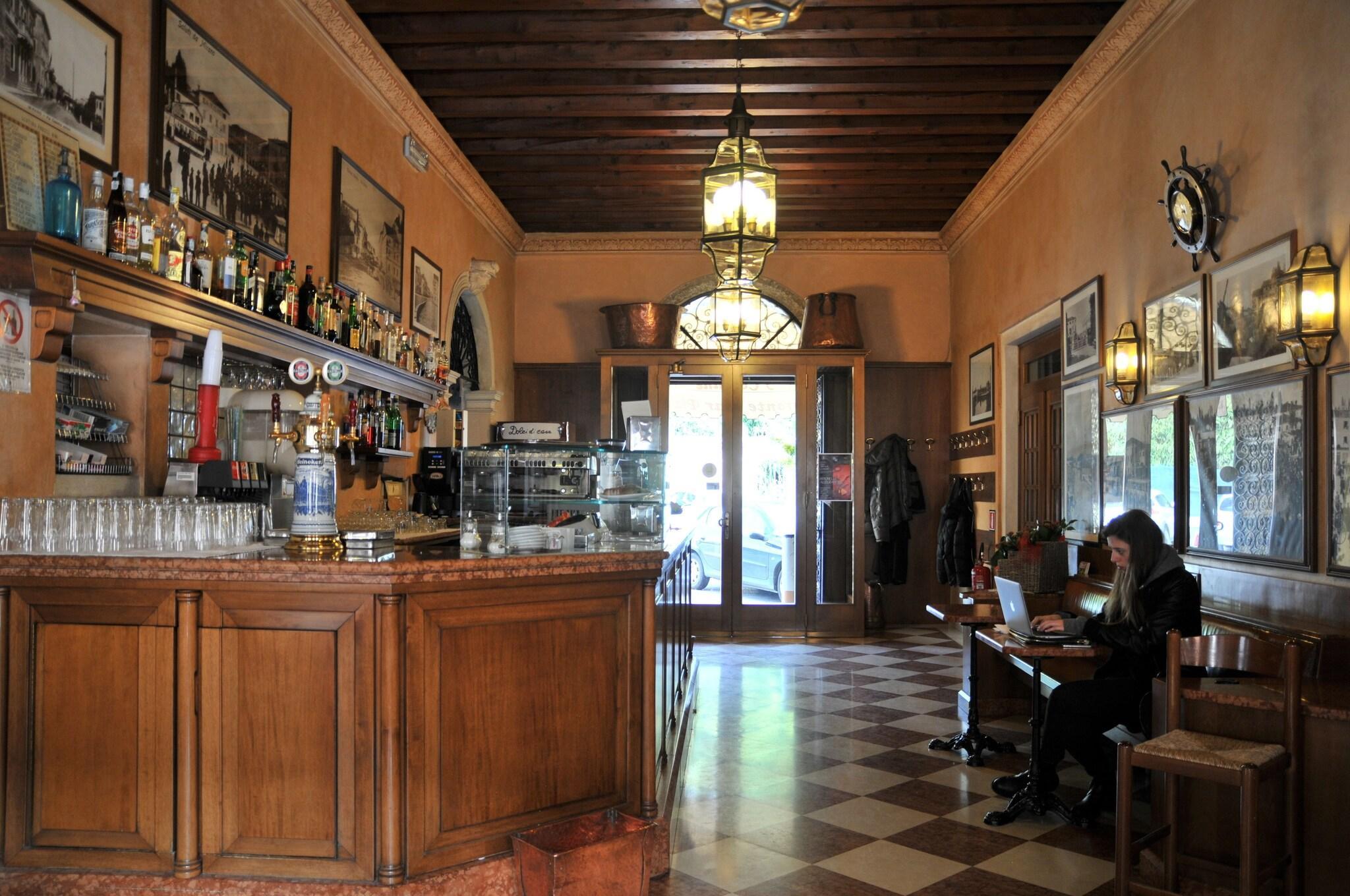 Bar/Salón Hotel 5 Colonne