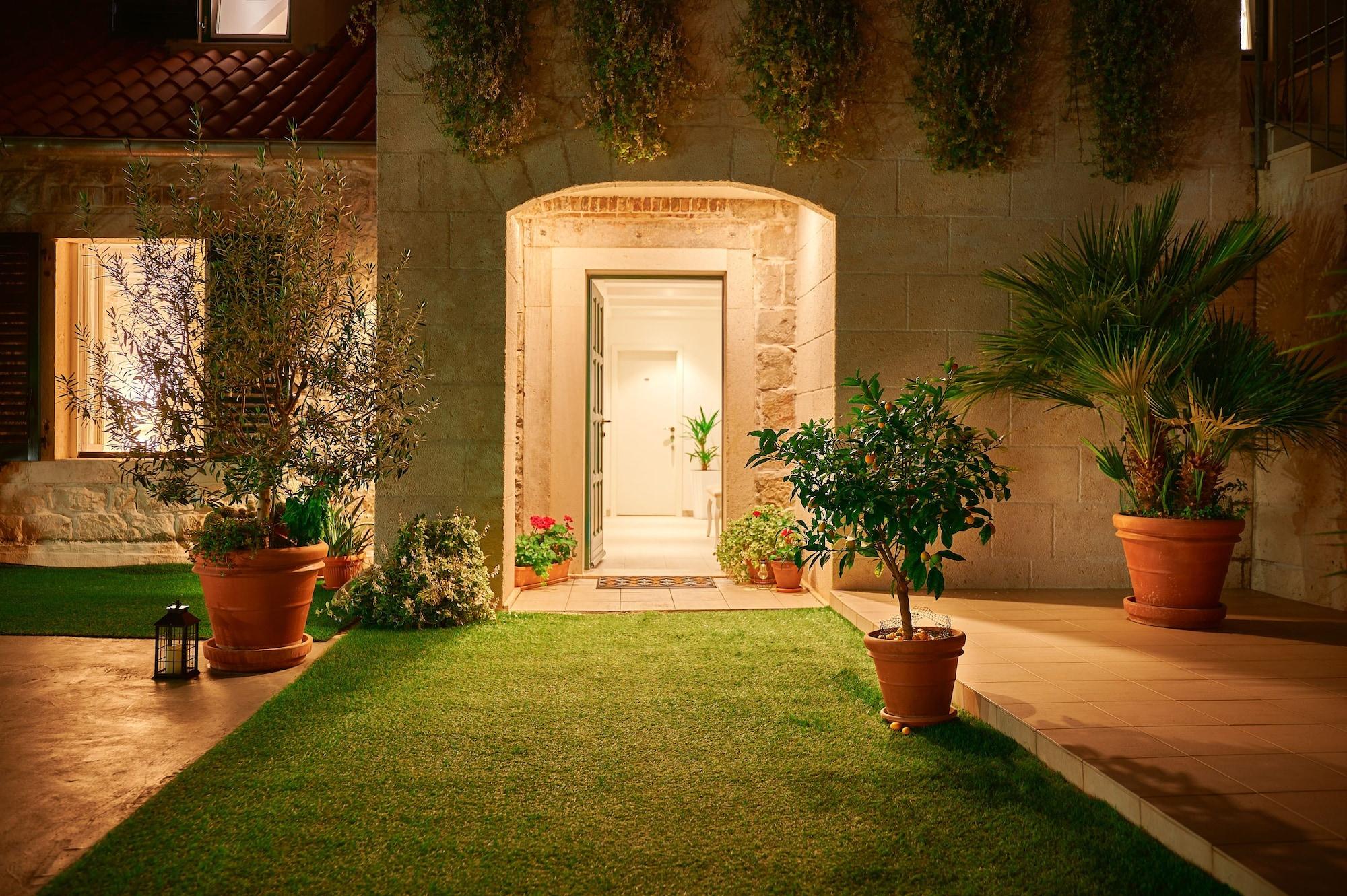 Vista Lobby Lanterna Rooms