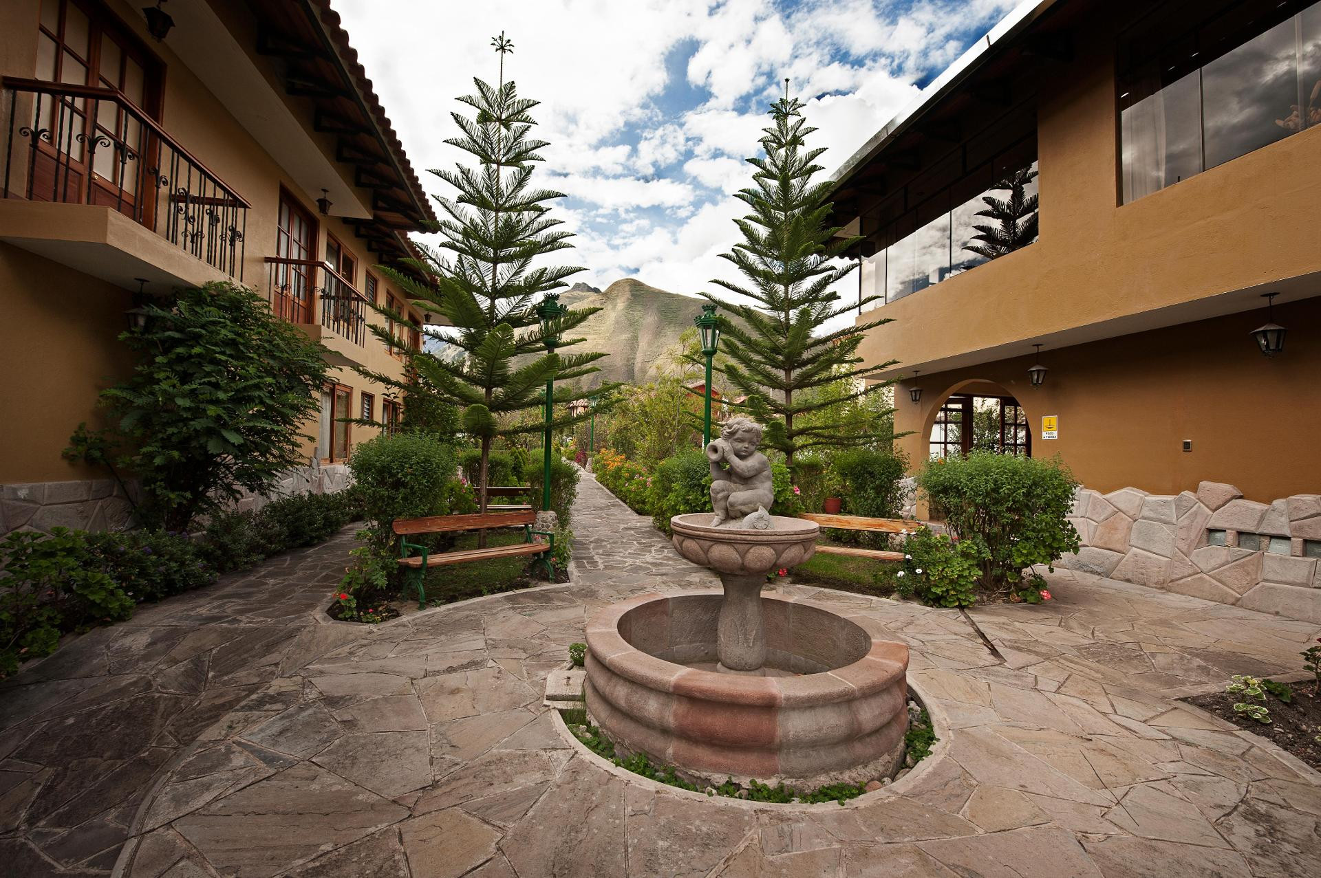 Vista Exterior Hotel Mabey Urubamba
