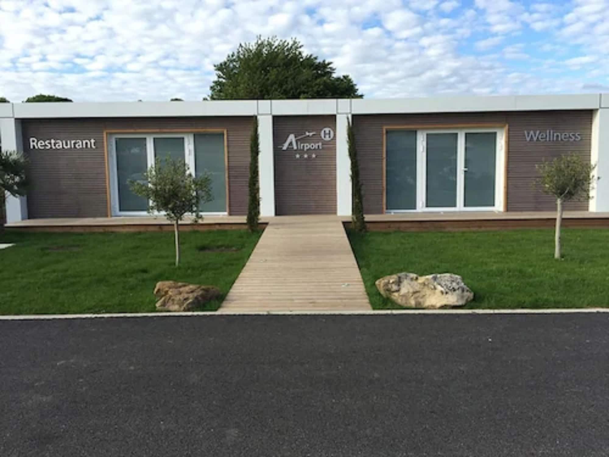 Vista Lobby Airport Hotel