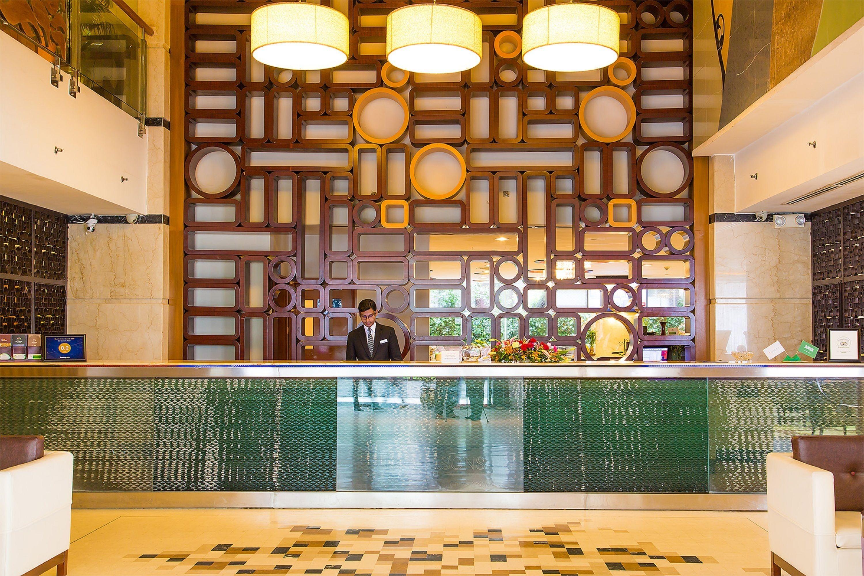 Vista Lobby Six Seasons Hotel