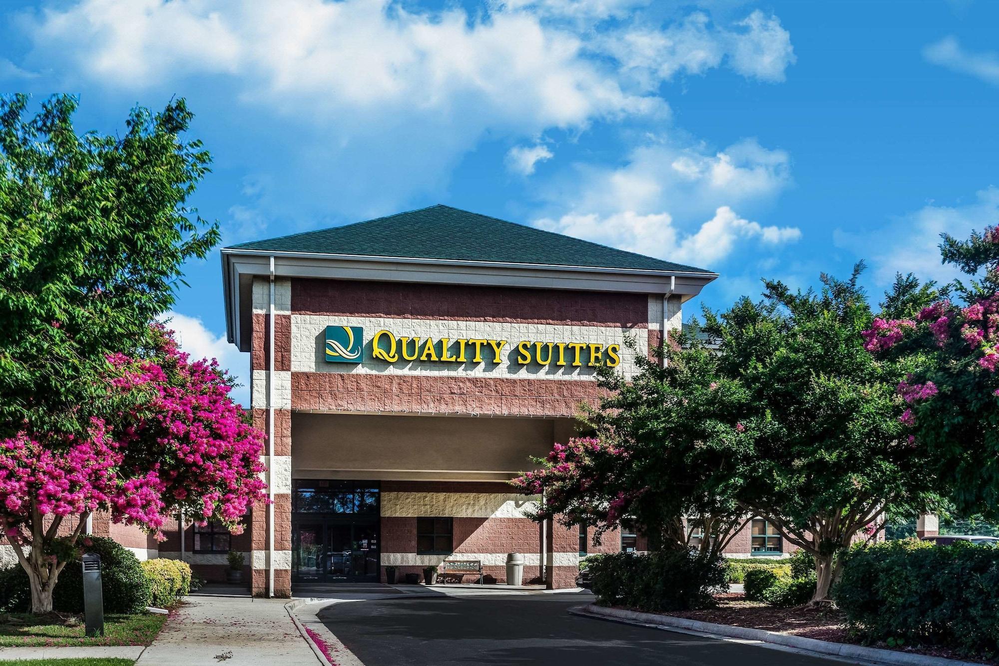 Vista Exterior Quality Suites Lake Wright - Norfolk Airport