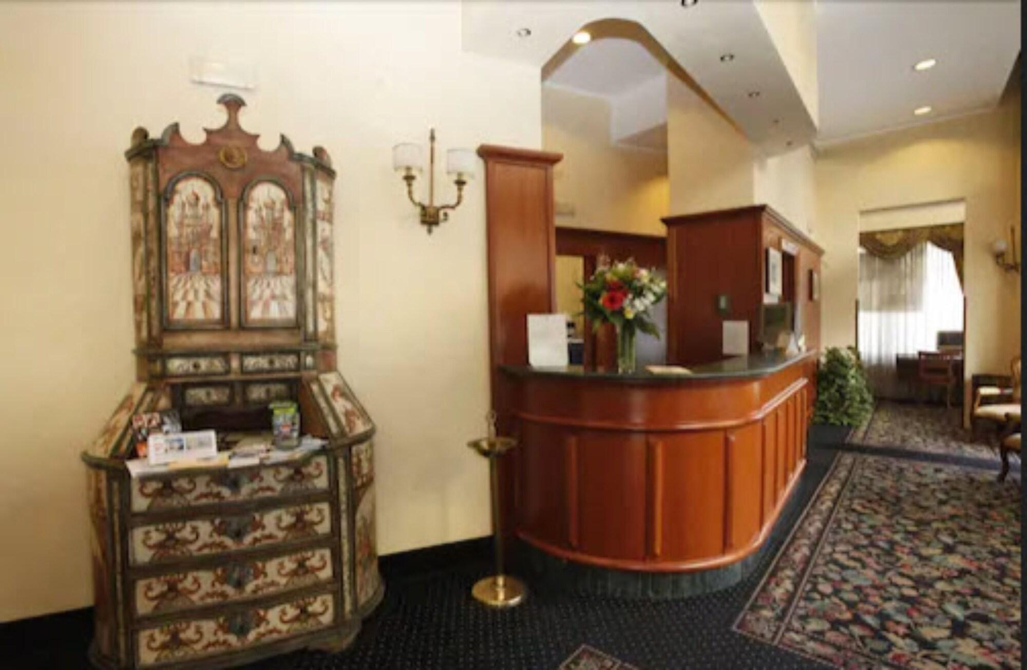 Varios Hotel Colonna