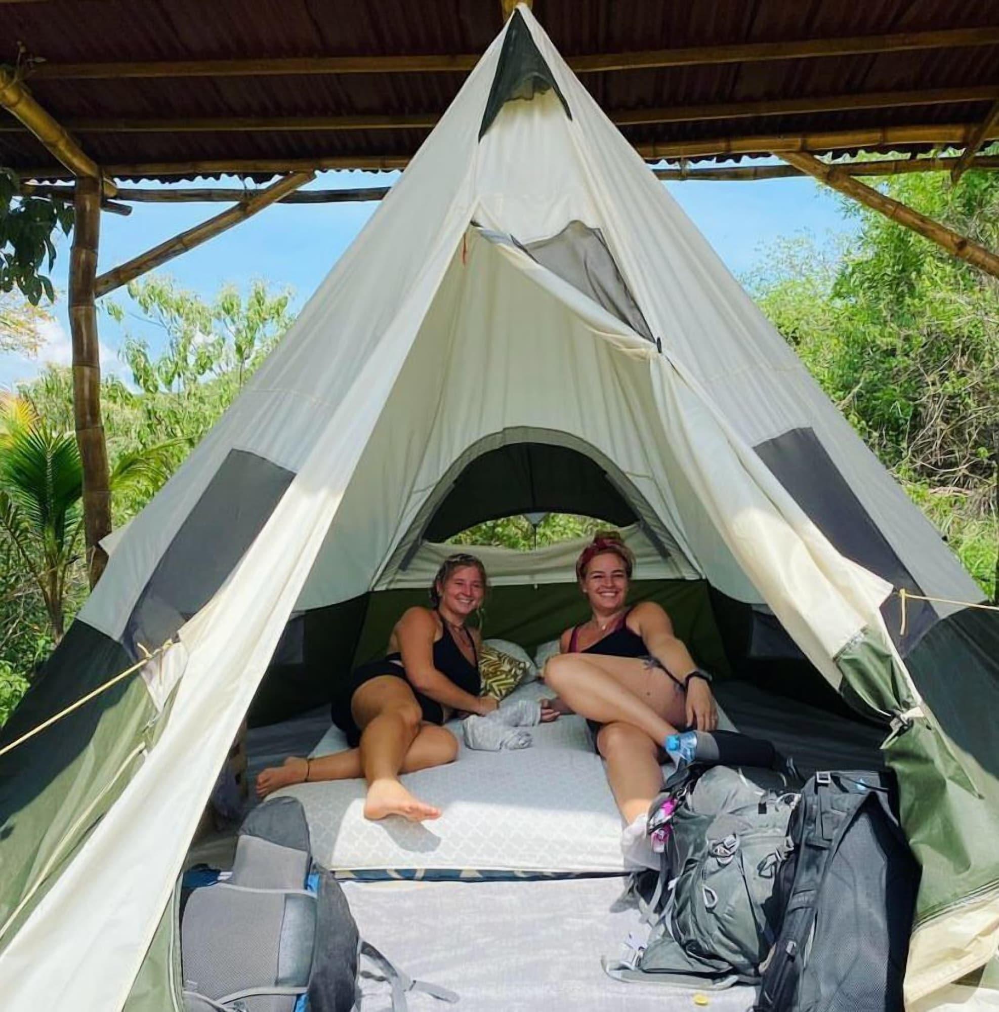 Varios Bajo las Estrellas eco camp
