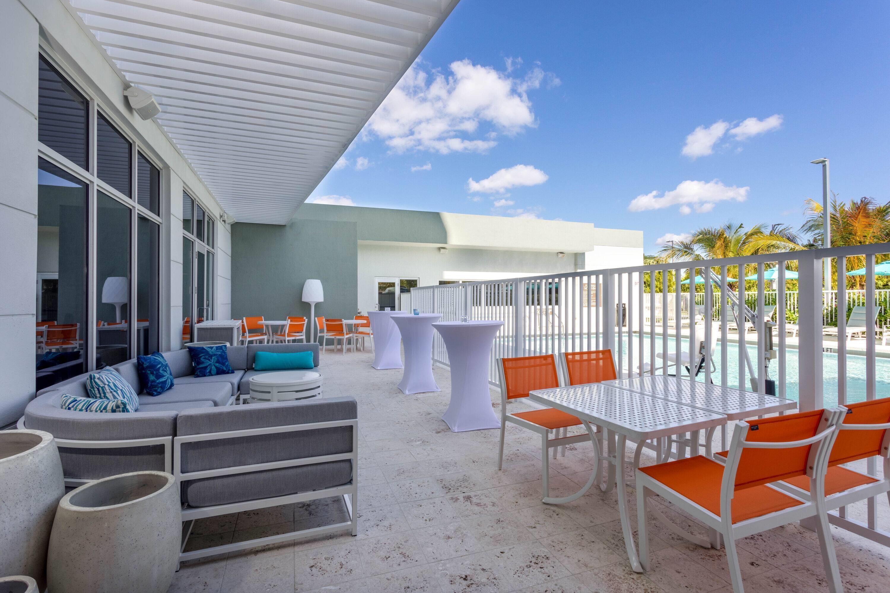 Vista Piscina Wyndham Garden Miami International Airport