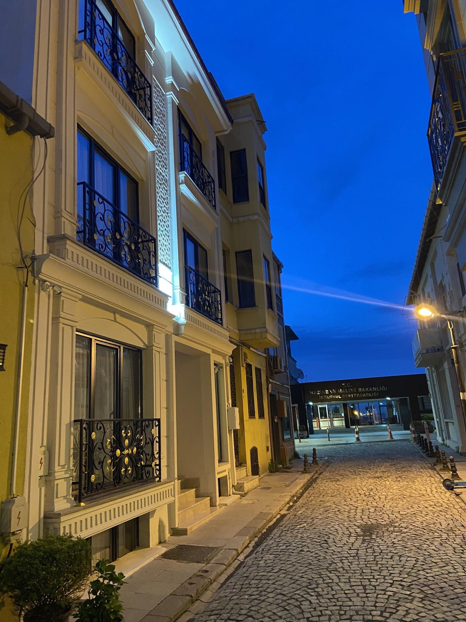 Varios Pege Hotel
