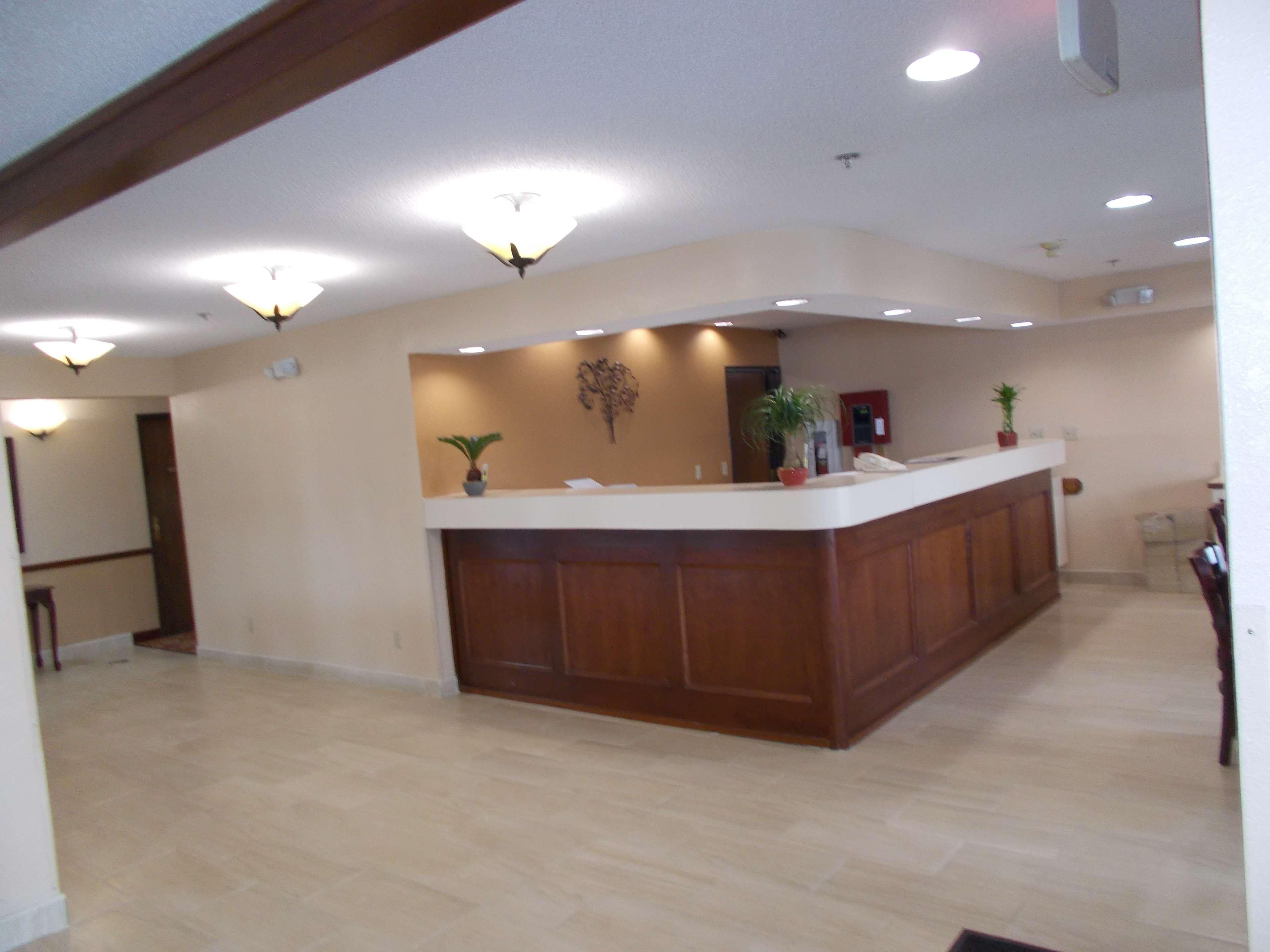 Vista Lobby Royalton Inn Wilmington