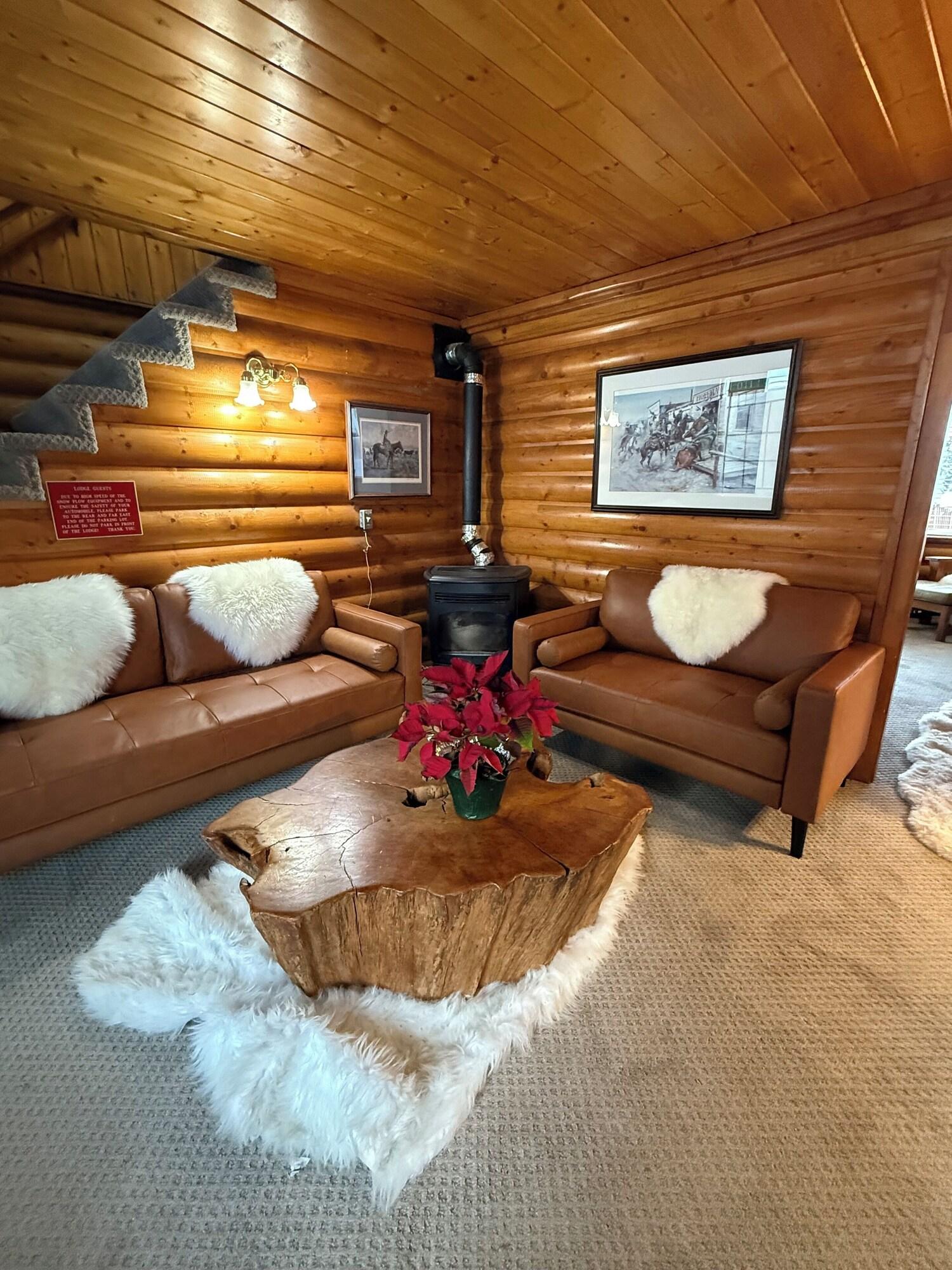 Vista Lobby Silver Fork Lodge and Restaurant