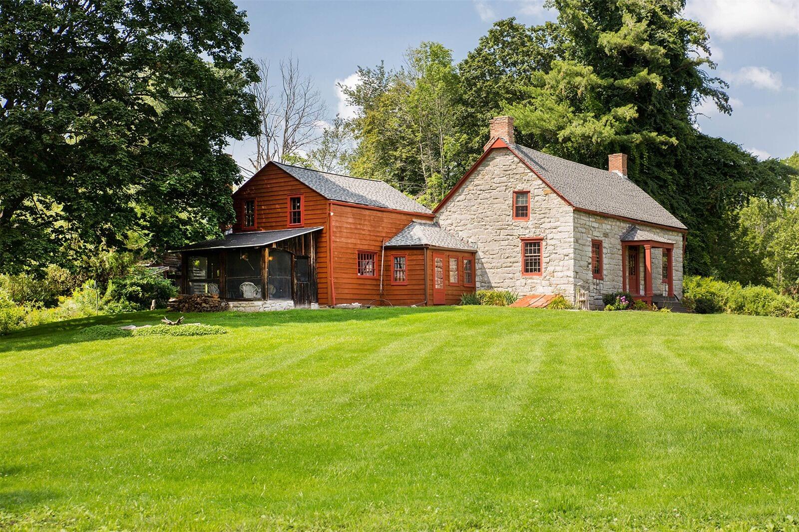 Varios 1735 Stone Farmhouse
