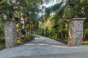 Alquiler Vacacional - West Bay. 5 minutes walk to the beach. Ocean views, pool,waterfall.10 Beds/7Bath