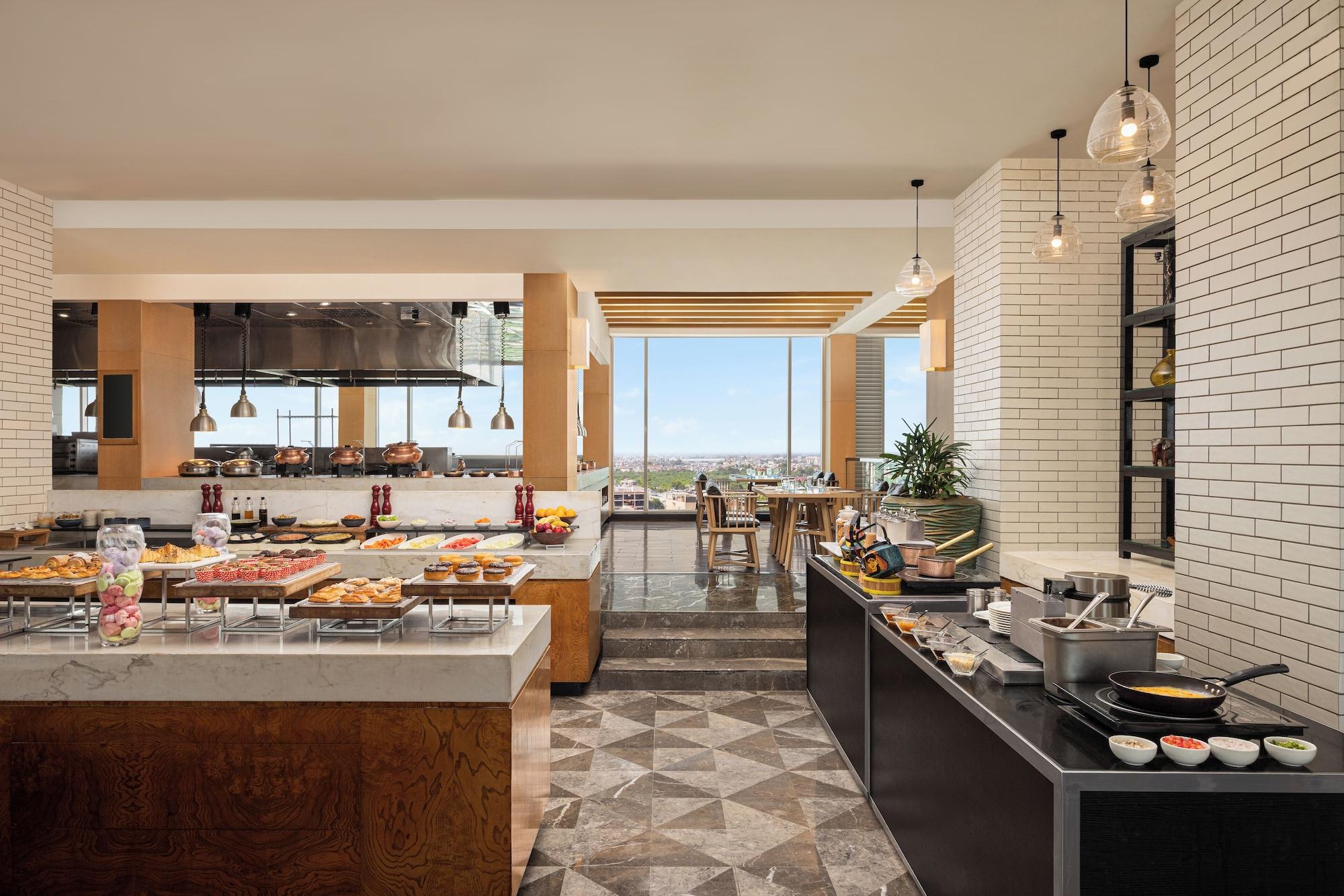 Restaurant Renaissance Lucknow Hotel