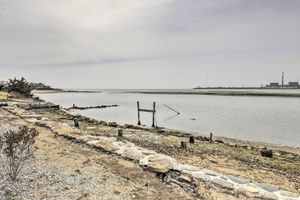 Alquiler Vacacional - Coastal Waterford Getaway, Steps to the Water!