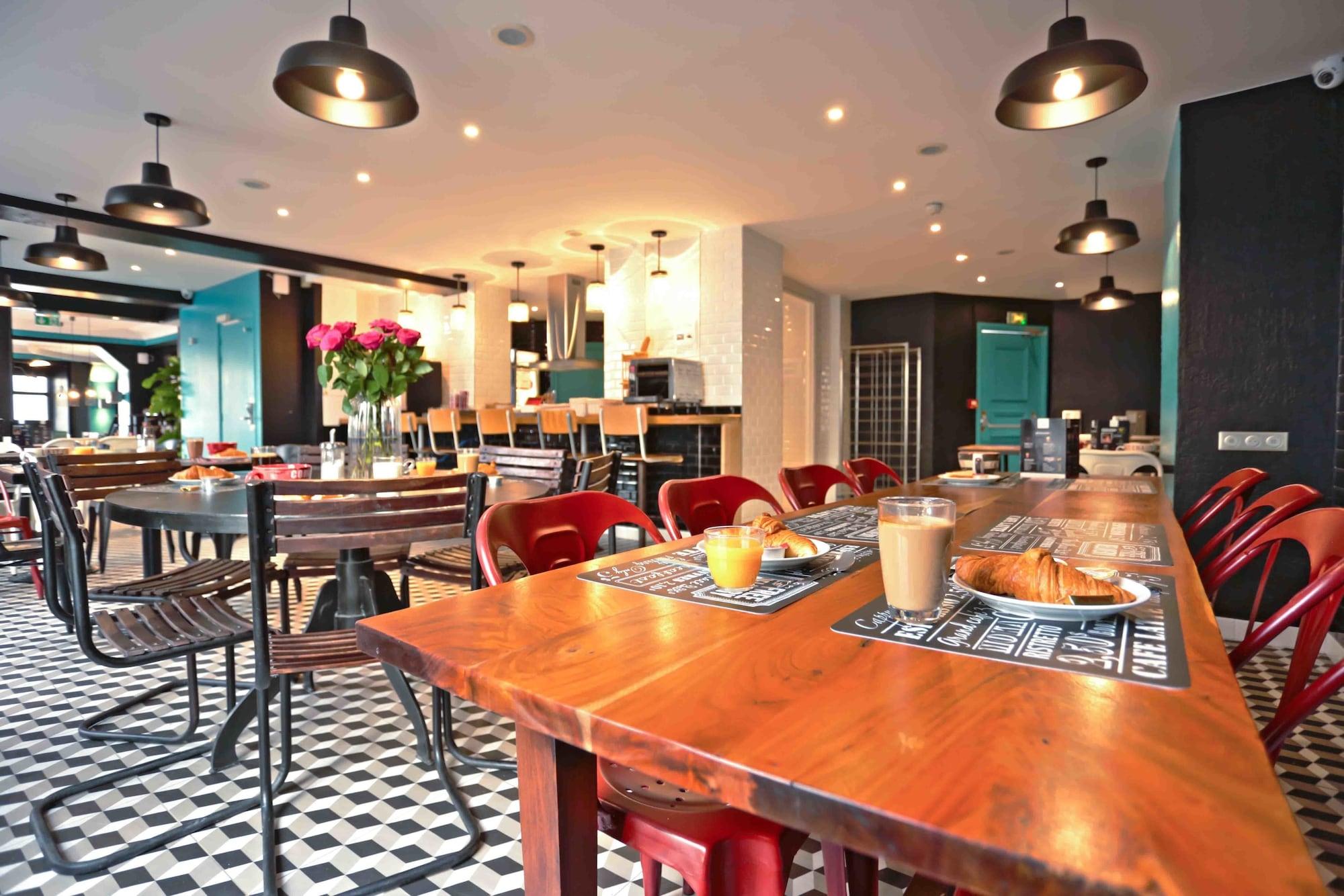 Restaurant Arty Paris Porte de Versailles by River - Hostel