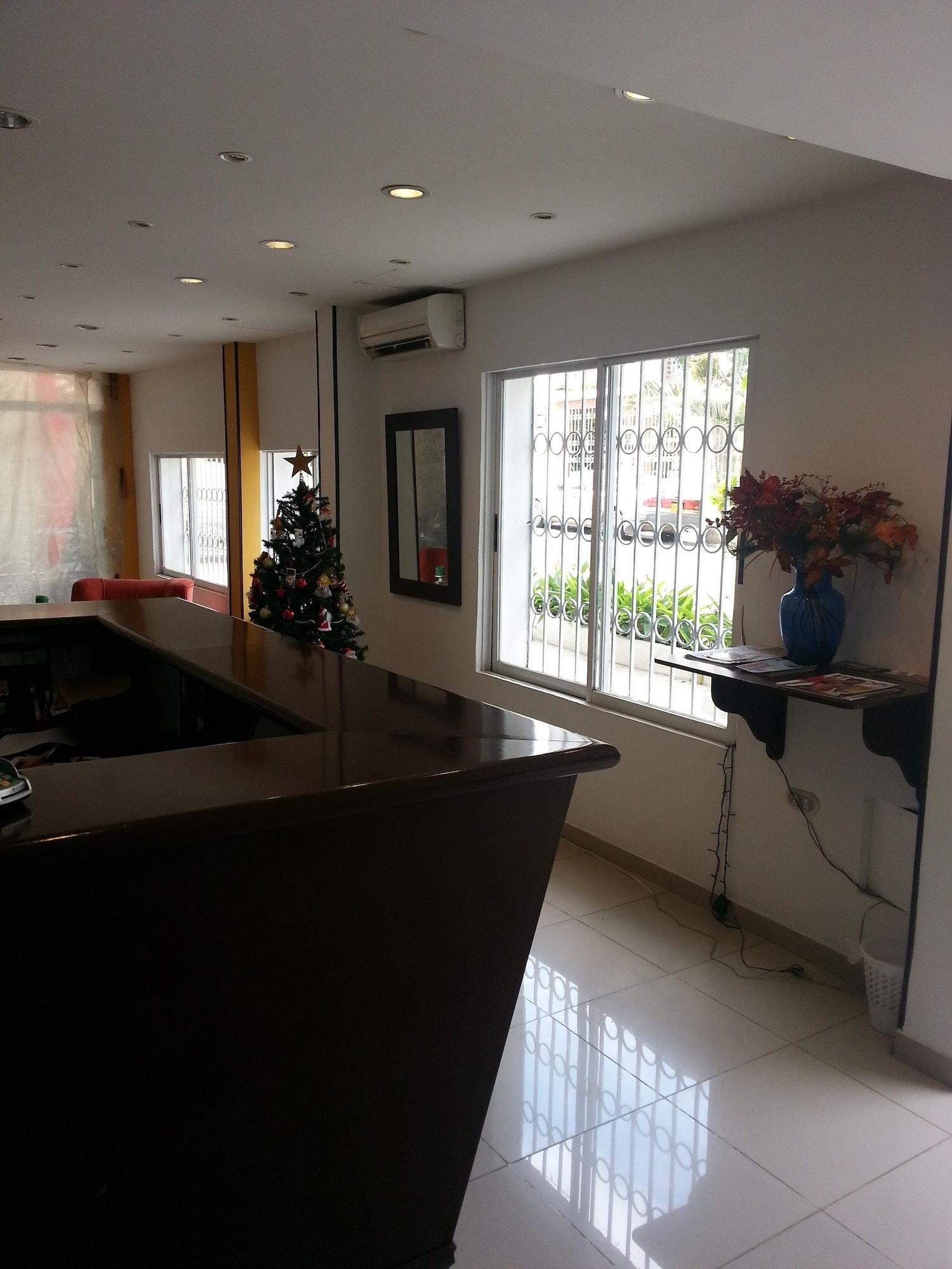 Vista Lobby Hotel Plaza Mayor Cali